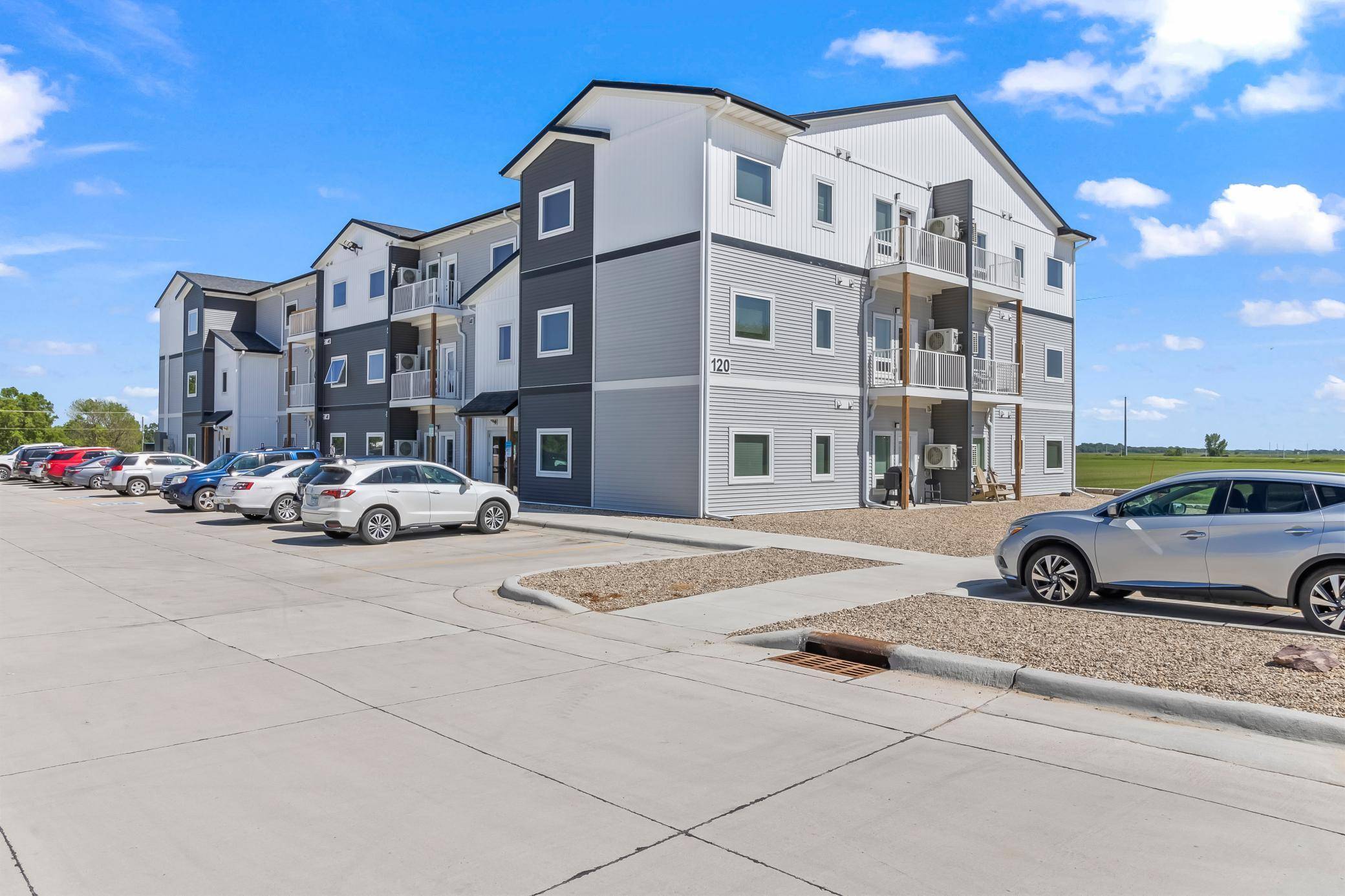 Luverne, MN 56156,120 & 124 W Hatting ST