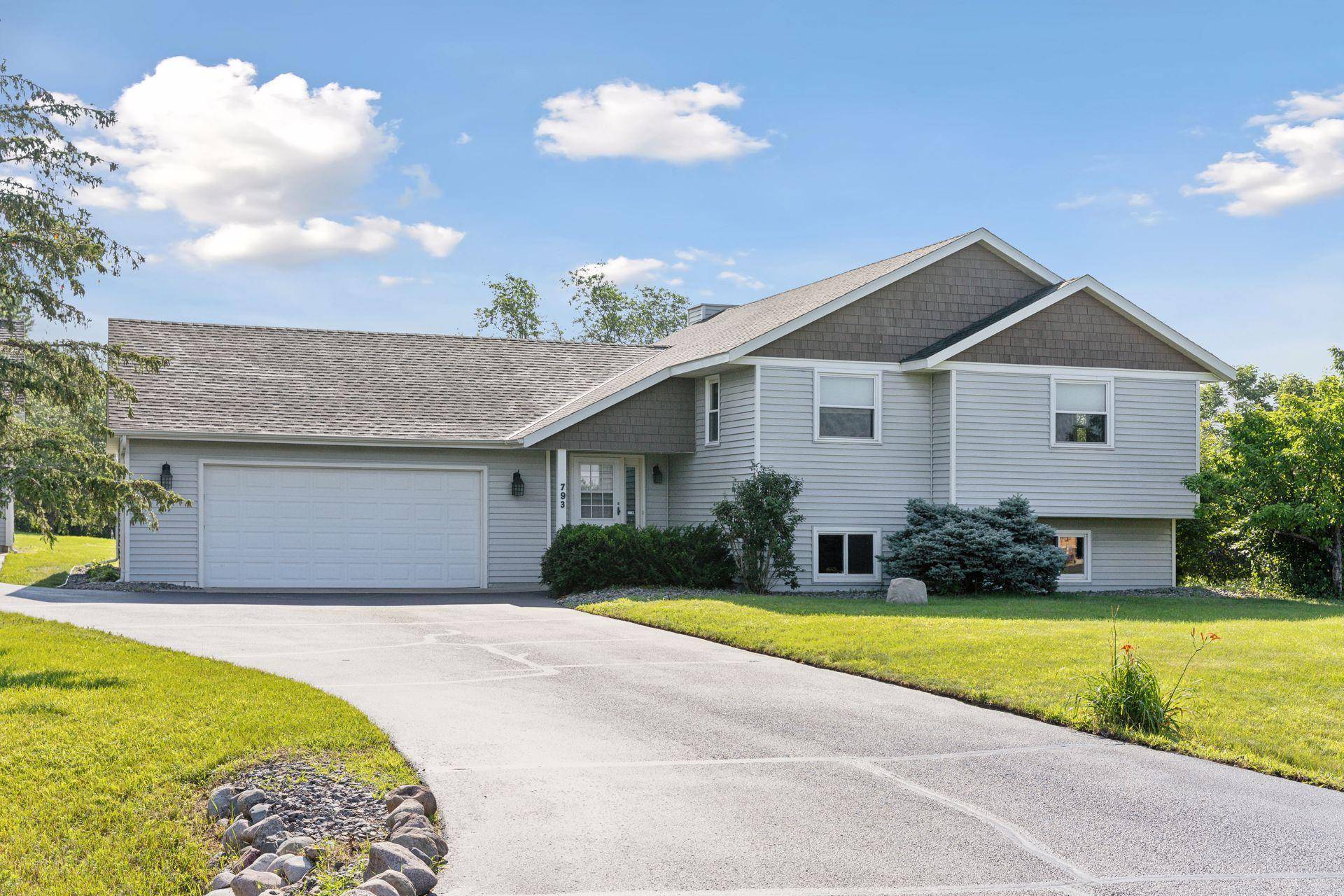 Hudson, WI 54016,793 Larsen LN