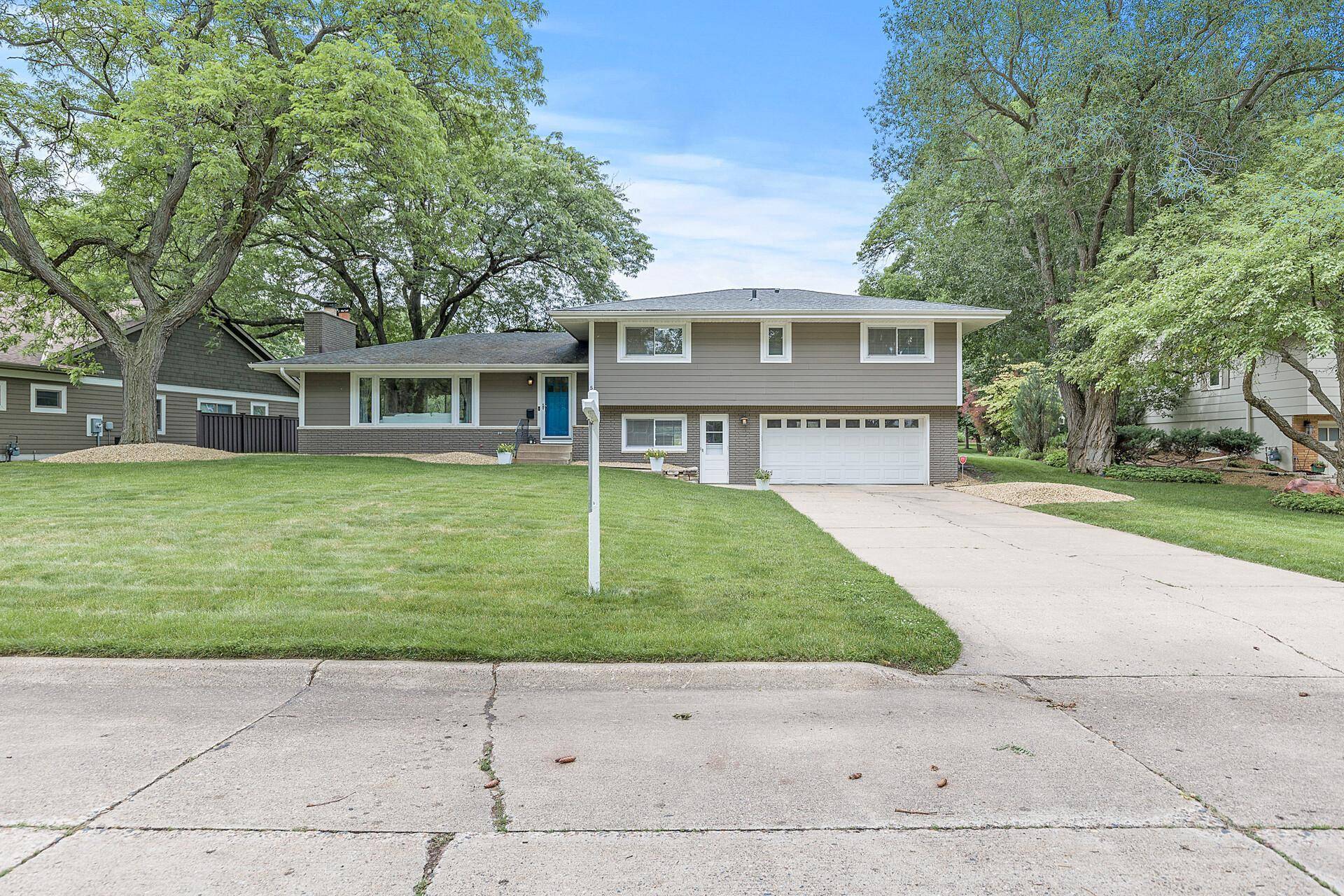 Edina, MN 55439,5504 Mcguire RD