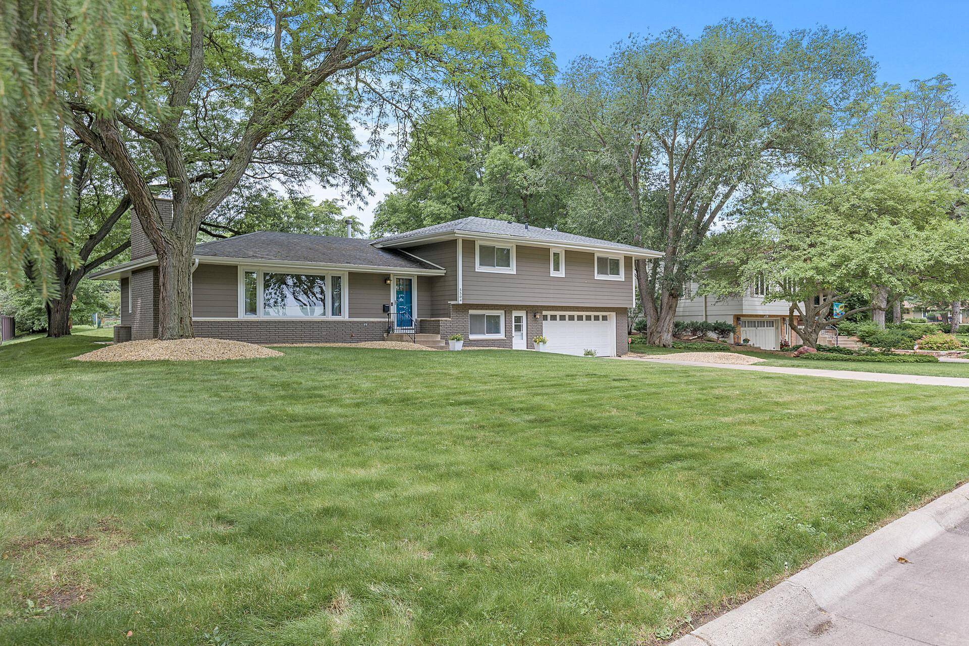 Edina, MN 55439,5504 Mcguire RD