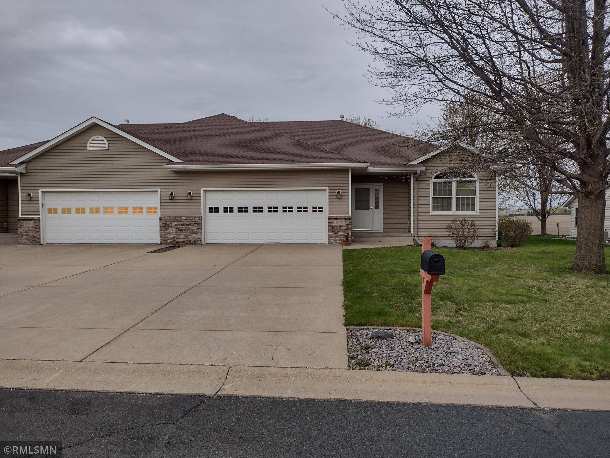 Belle Plaine, MN 56011,907 Prairie Oak DR