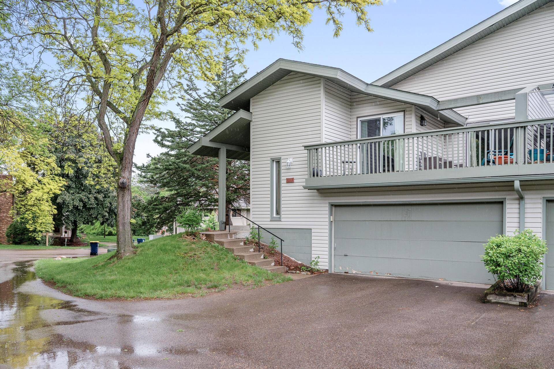 Eden Prairie, MN 55347,9819 Dorset LN