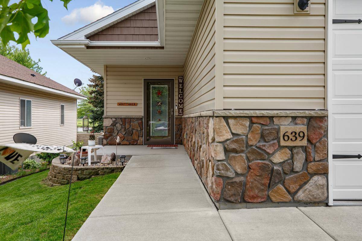 Waconia, MN 55387,639 Tiffany LN