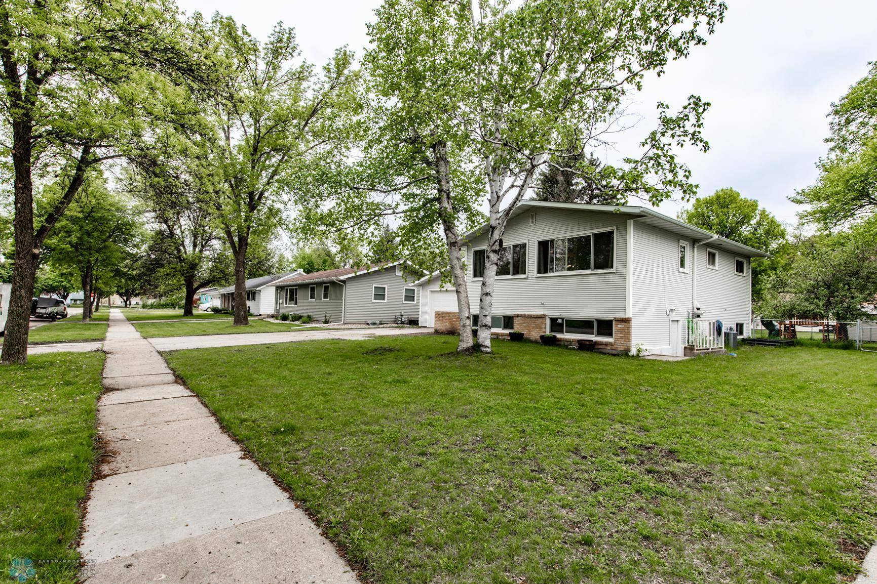 Moorhead, MN 56560,514 BIRCH LN