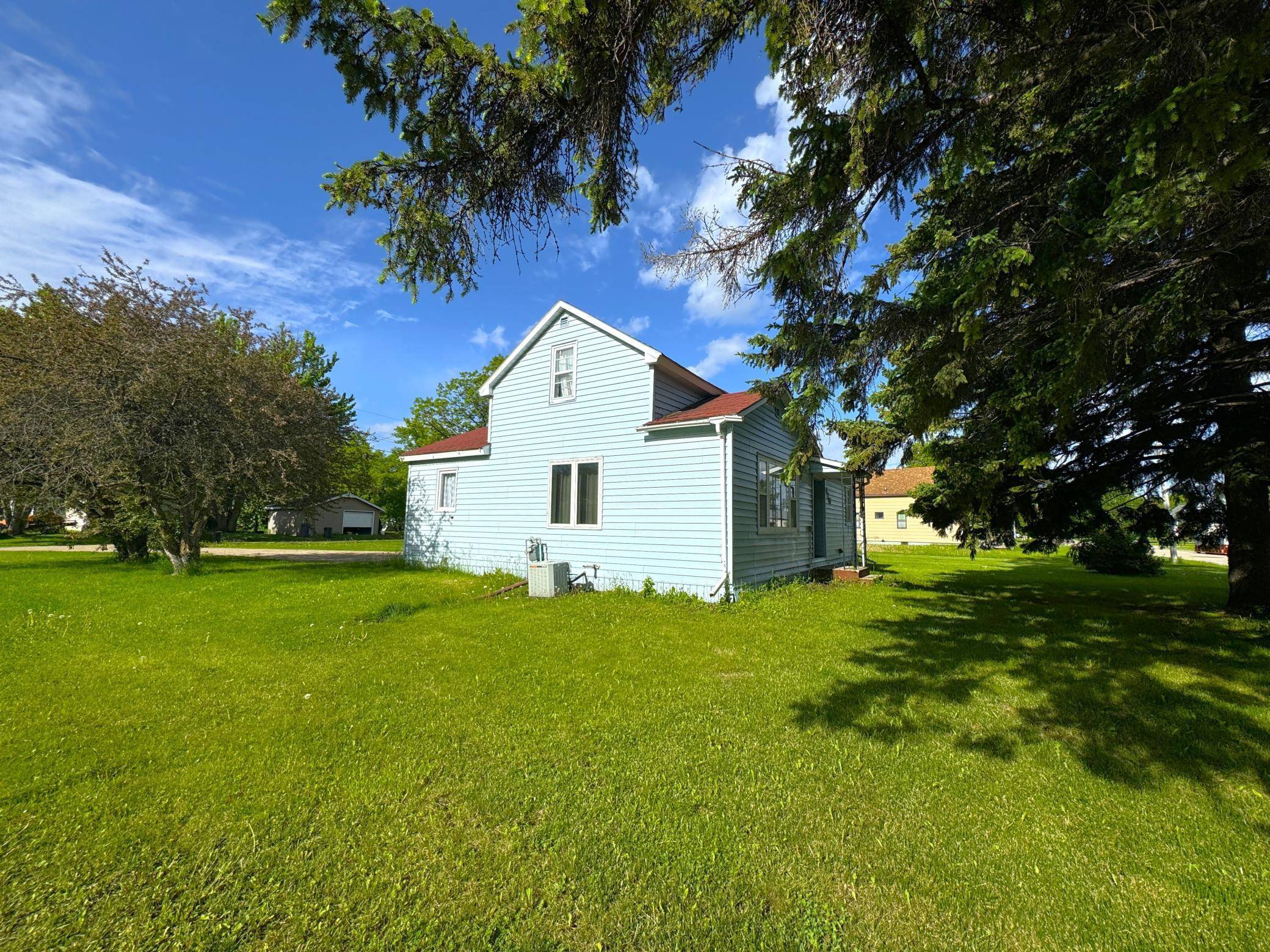 Roseau, MN 56751,810 2nd ST NE