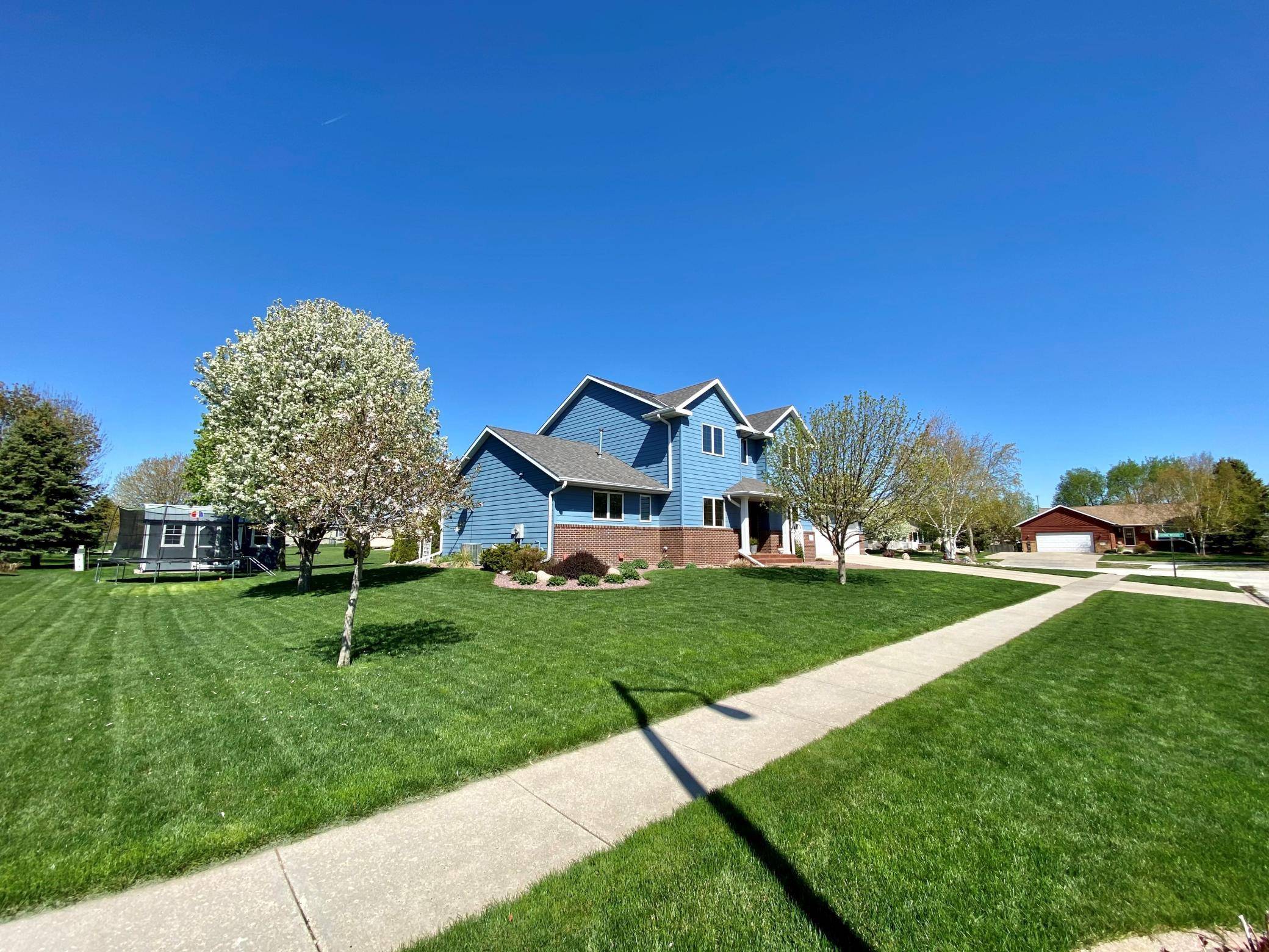 Worthington, MN 56187,810 Briarwood DR