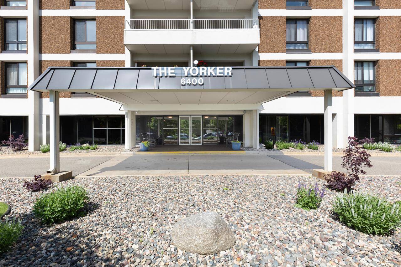 Edina, MN 55435,6400 York AVE S #207