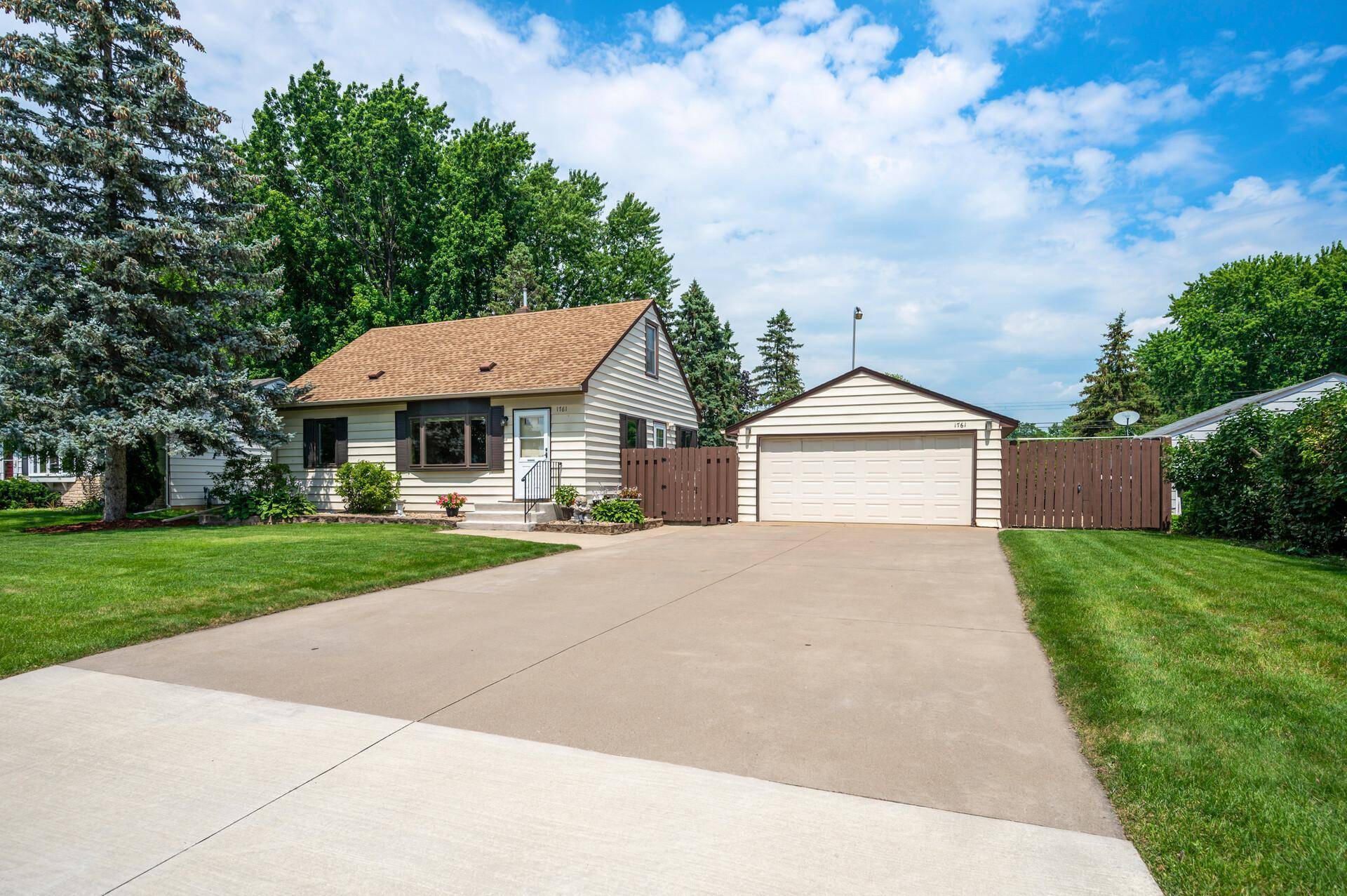 Shoreview, MN 55126,1761 Pinewood DR