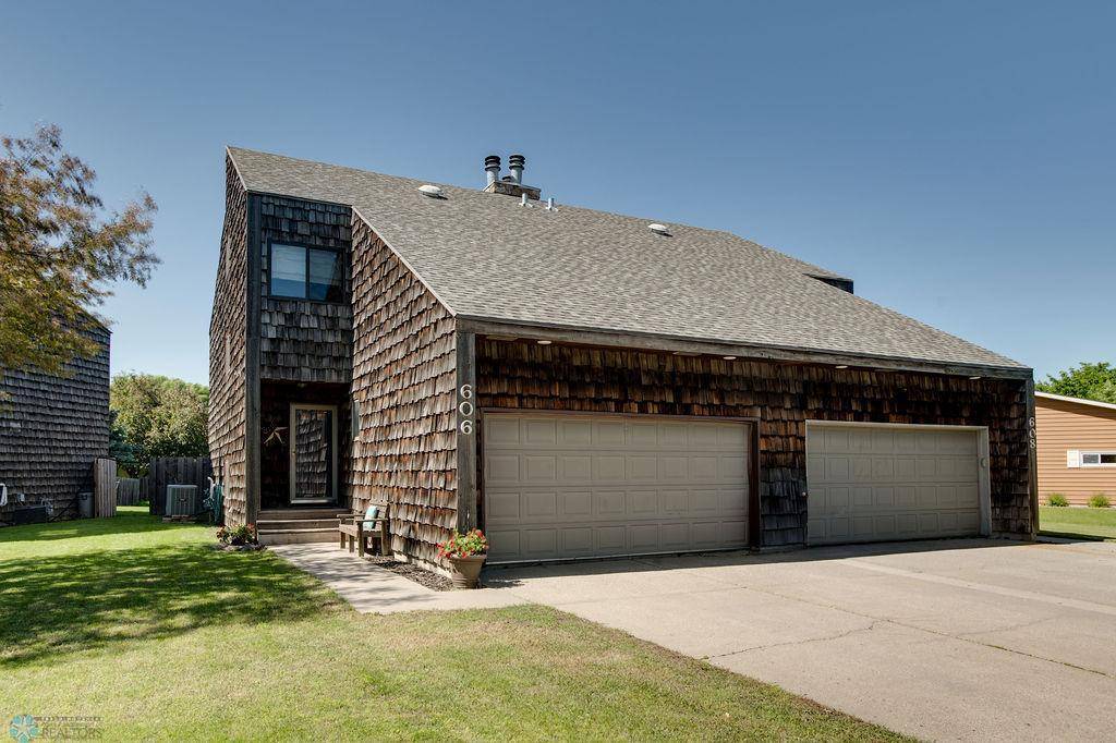 Moorhead, MN 56560,606 37th AVE S