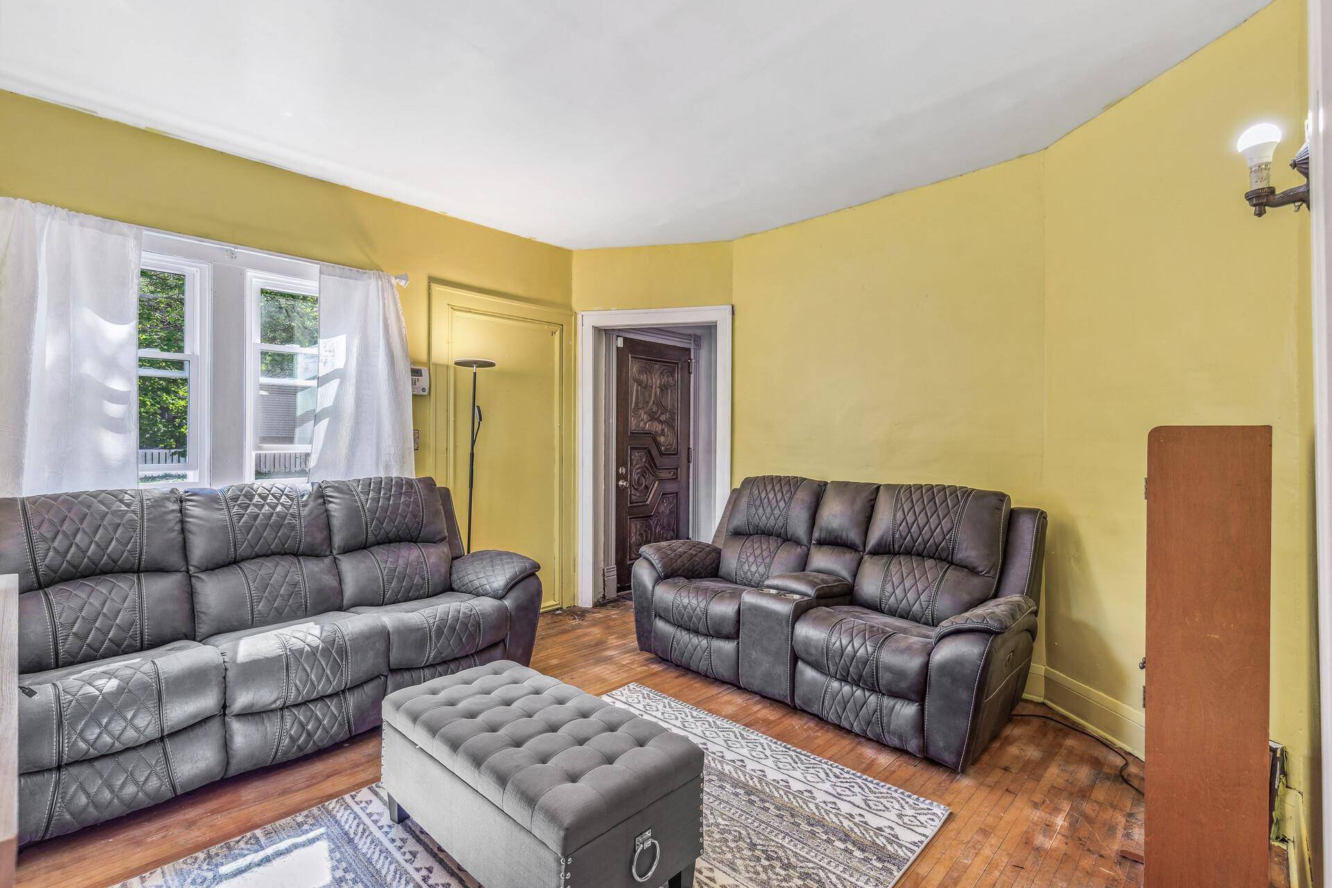Saint Paul, MN 55106,959 Greenbrier ST