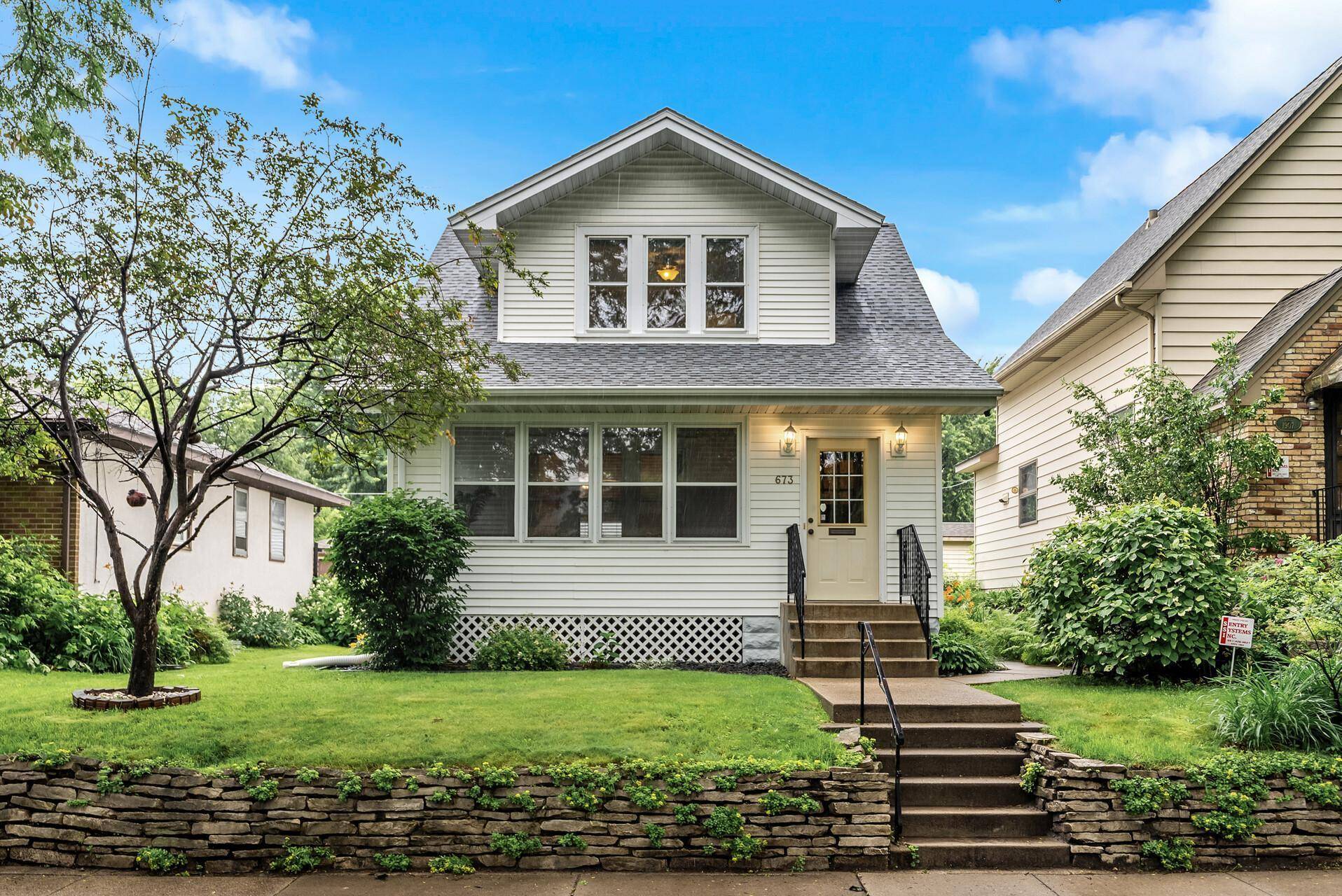 Saint Paul, MN 55106,673 Orange AVE E