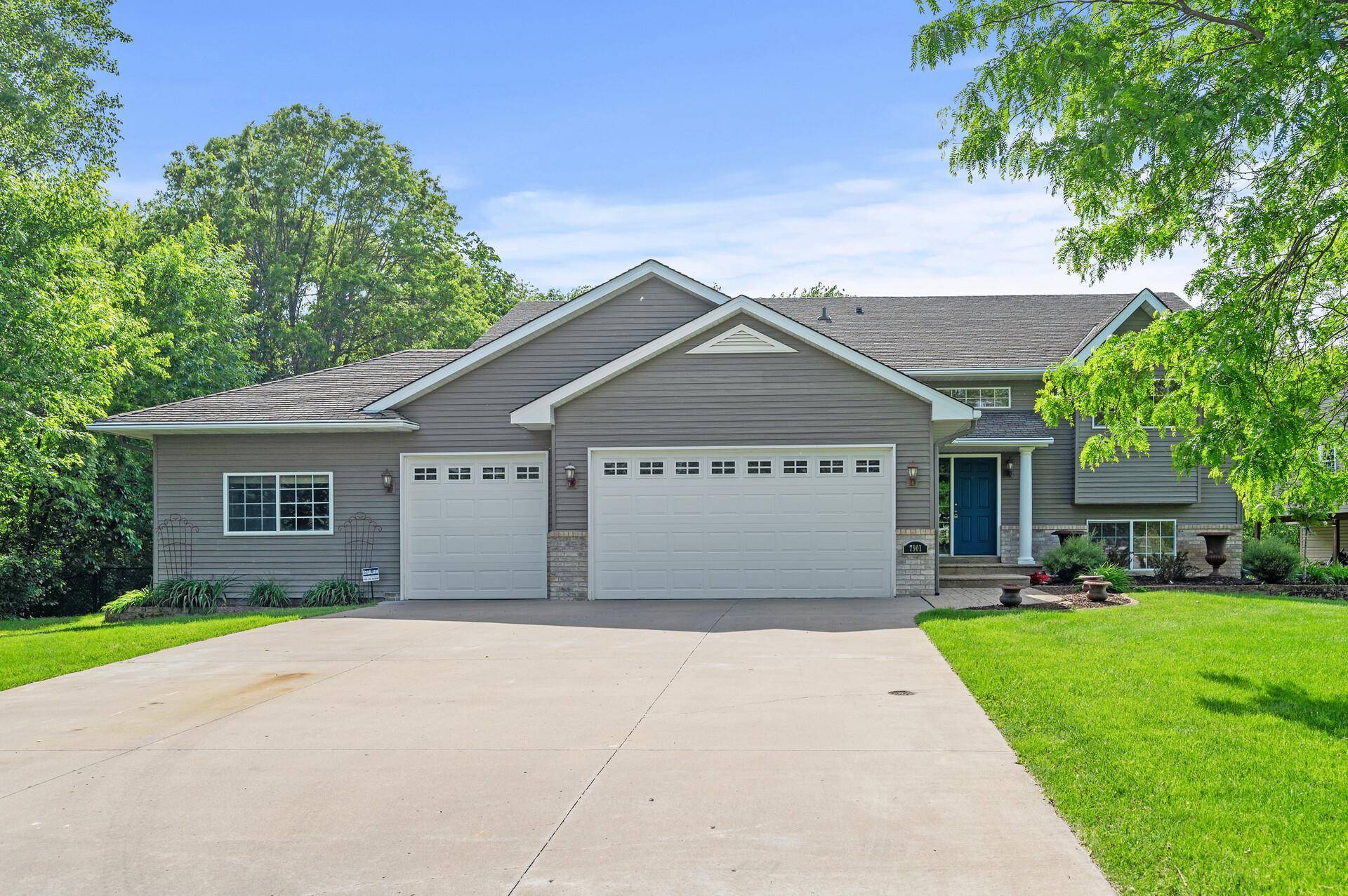 Lino Lakes, MN 55014,7901 Henry LN