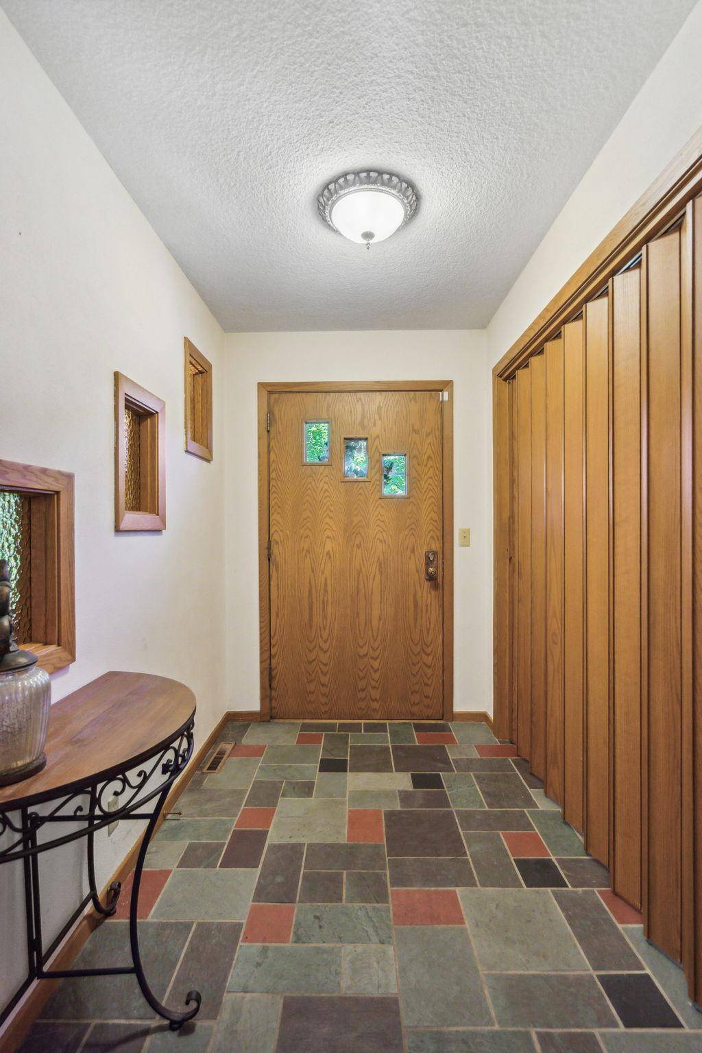 Maplewood, MN 55117,816 Belmont LN E