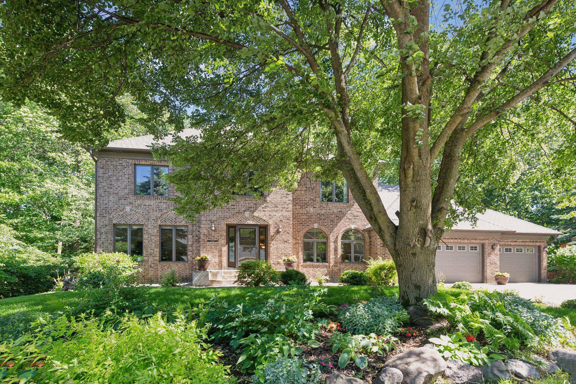 Chanhassen, MN 55317,2163 Boulder RD