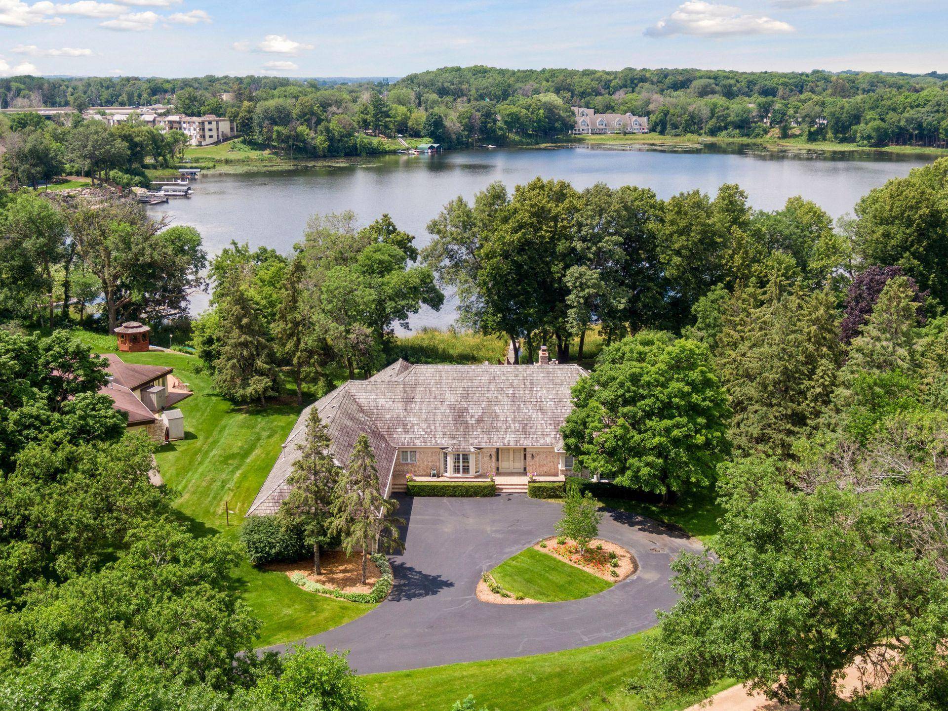 Wayzata, MN 55391,150 Hunters Glen RD