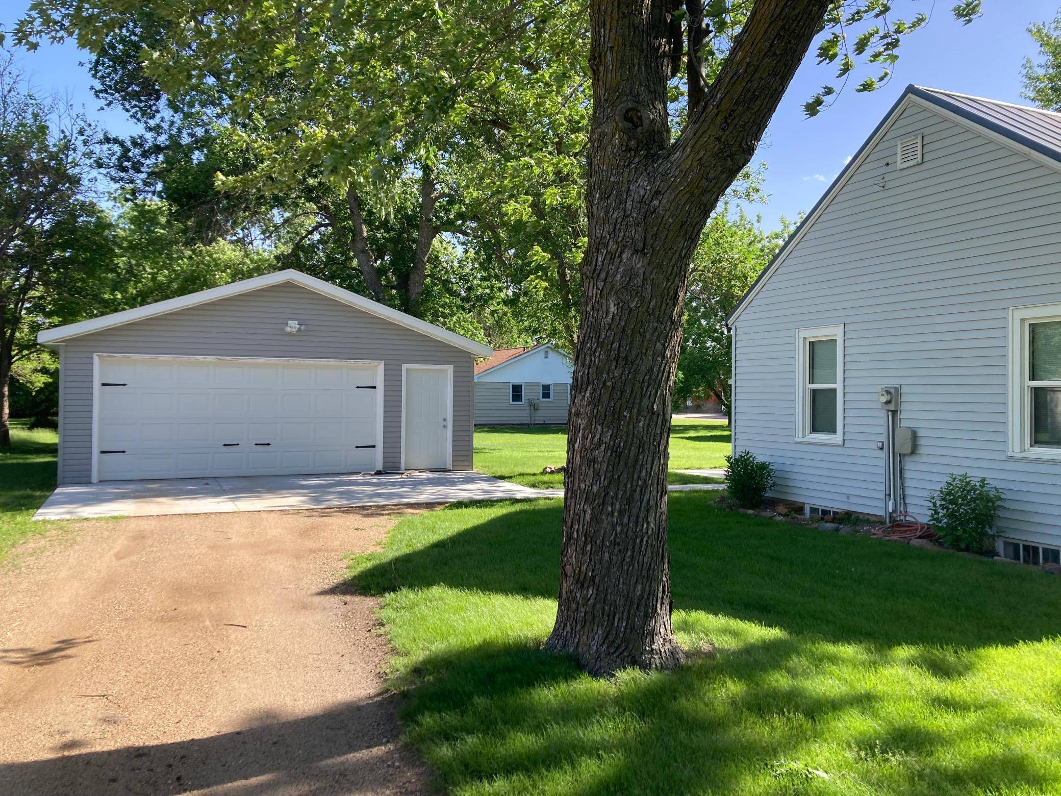 Windom, MN 56101,55 10th ST