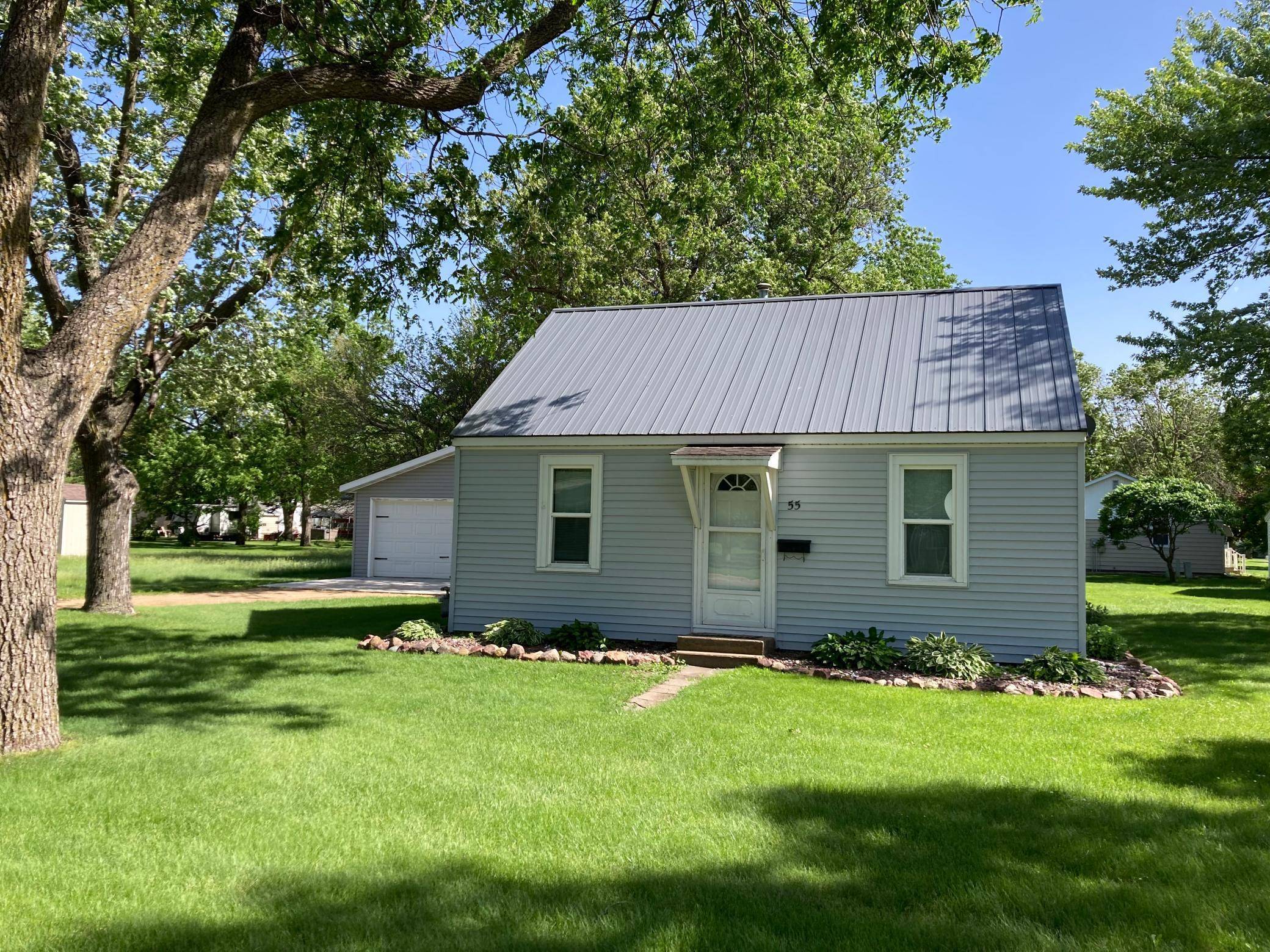 Windom, MN 56101,55 10th ST