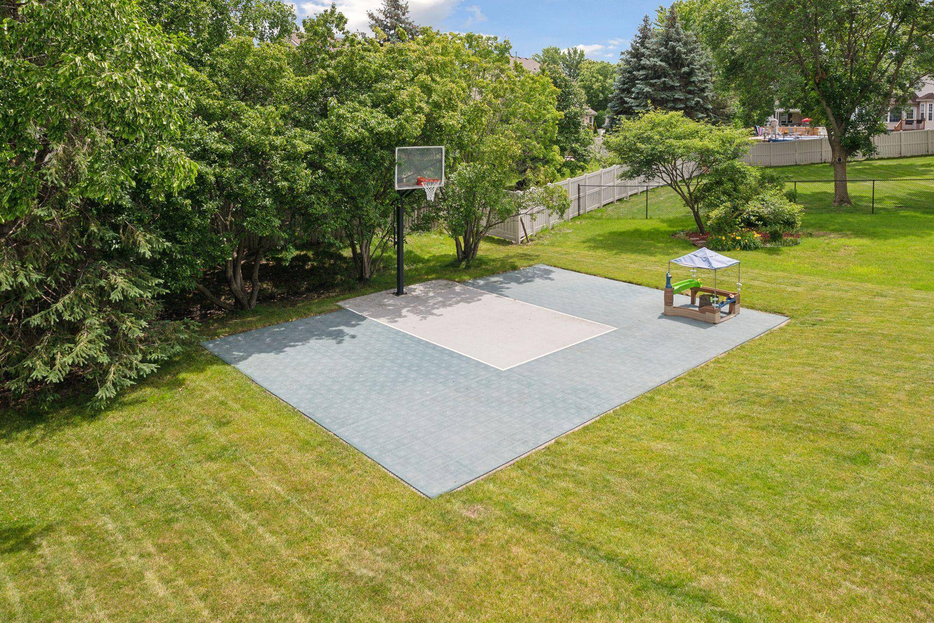 Eden Prairie, MN 55347,17698 Cascade DR