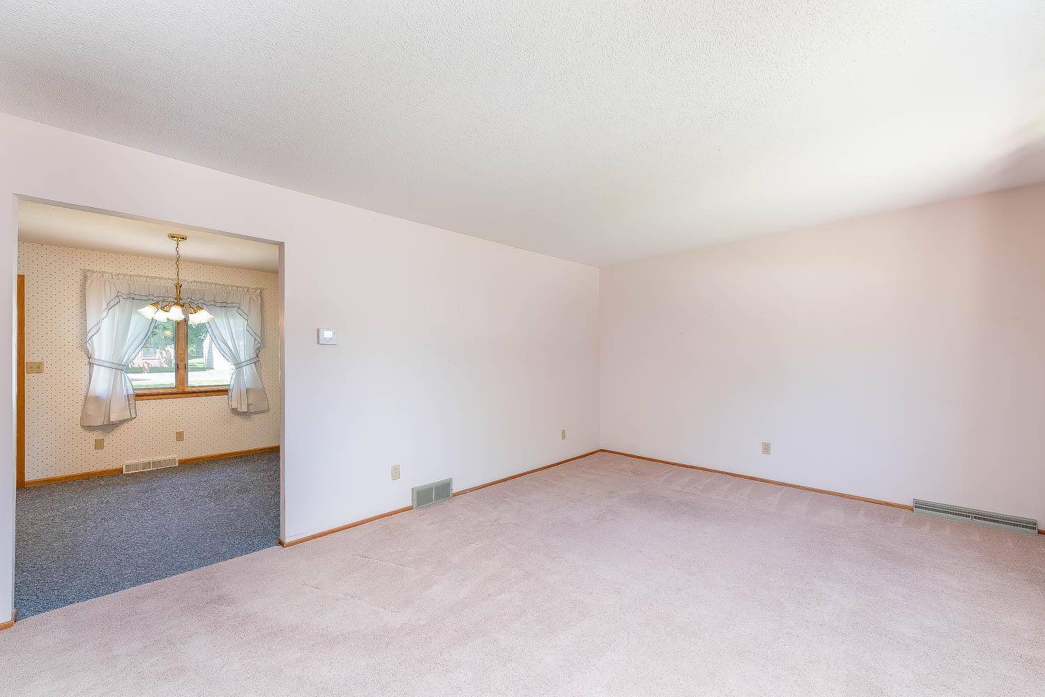 Lake Crystal, MN 56055,517 S Hunt ST