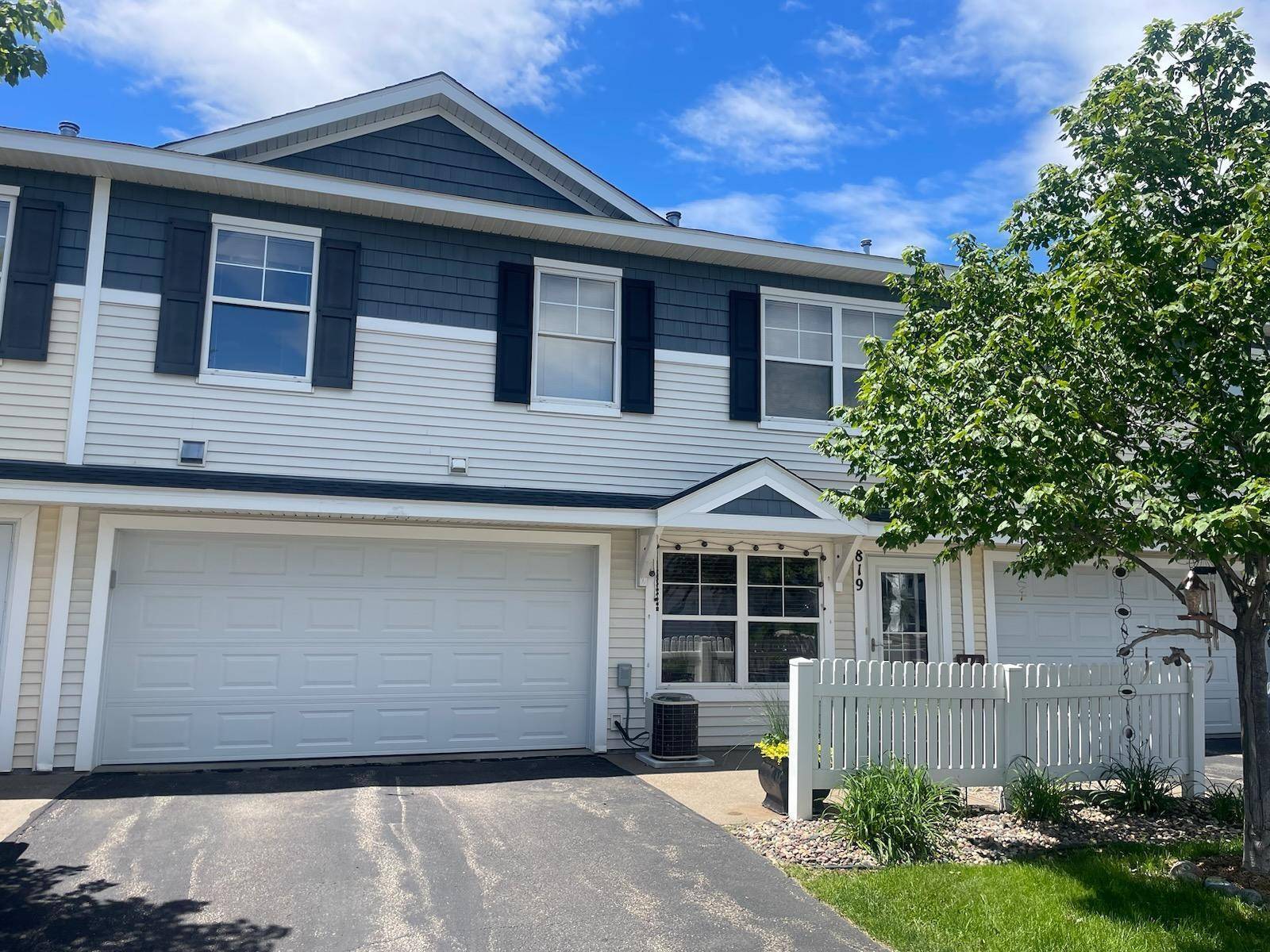 River Falls, WI 54022,819 Dailey PL