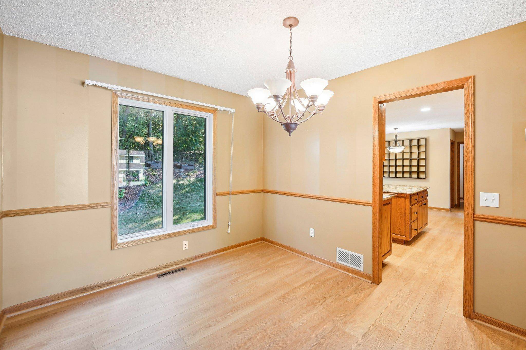 Apple Valley, MN 55124,8719 Highwood WAY