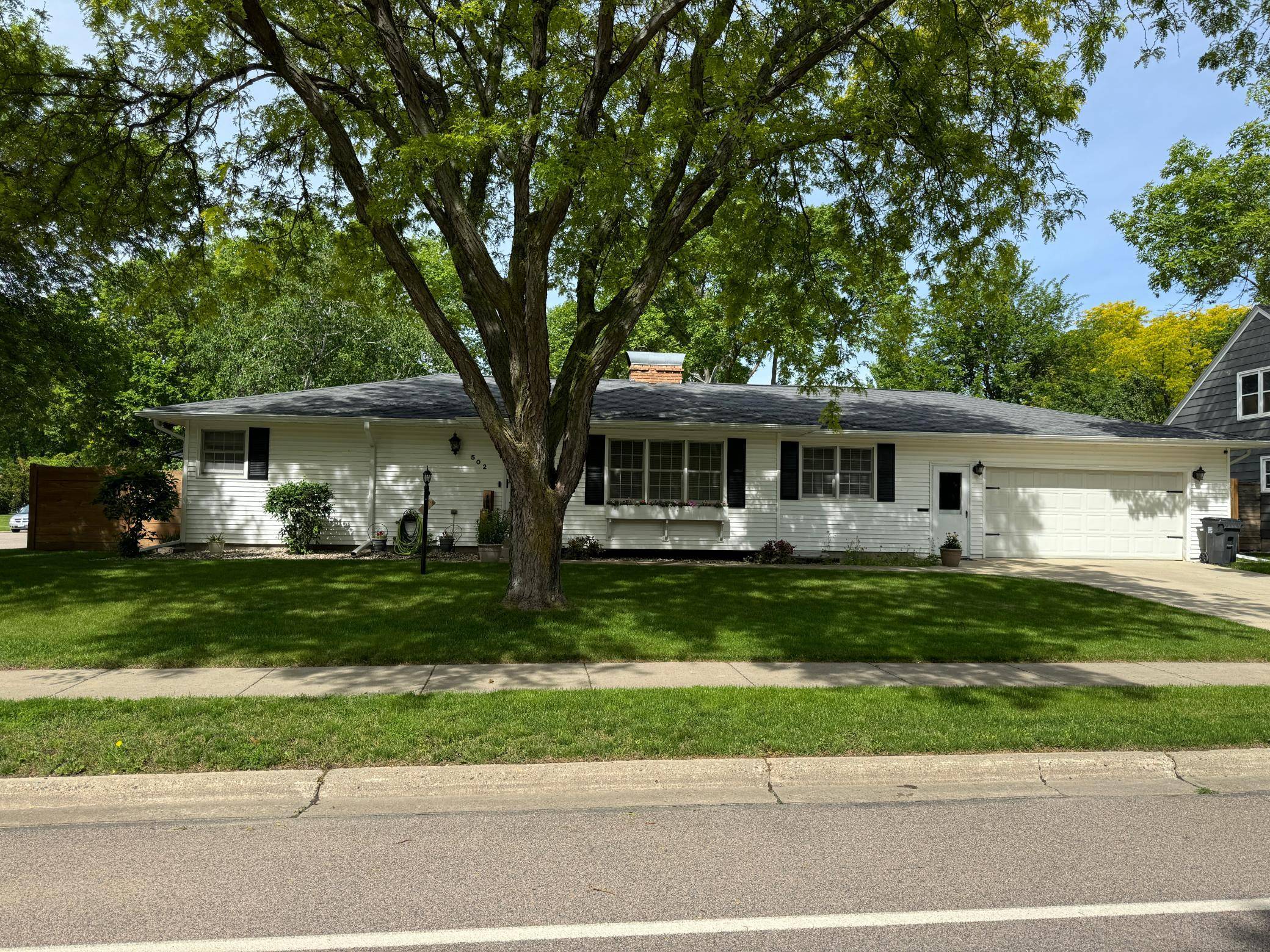 Marshall, MN 56258,502 S Bruce ST