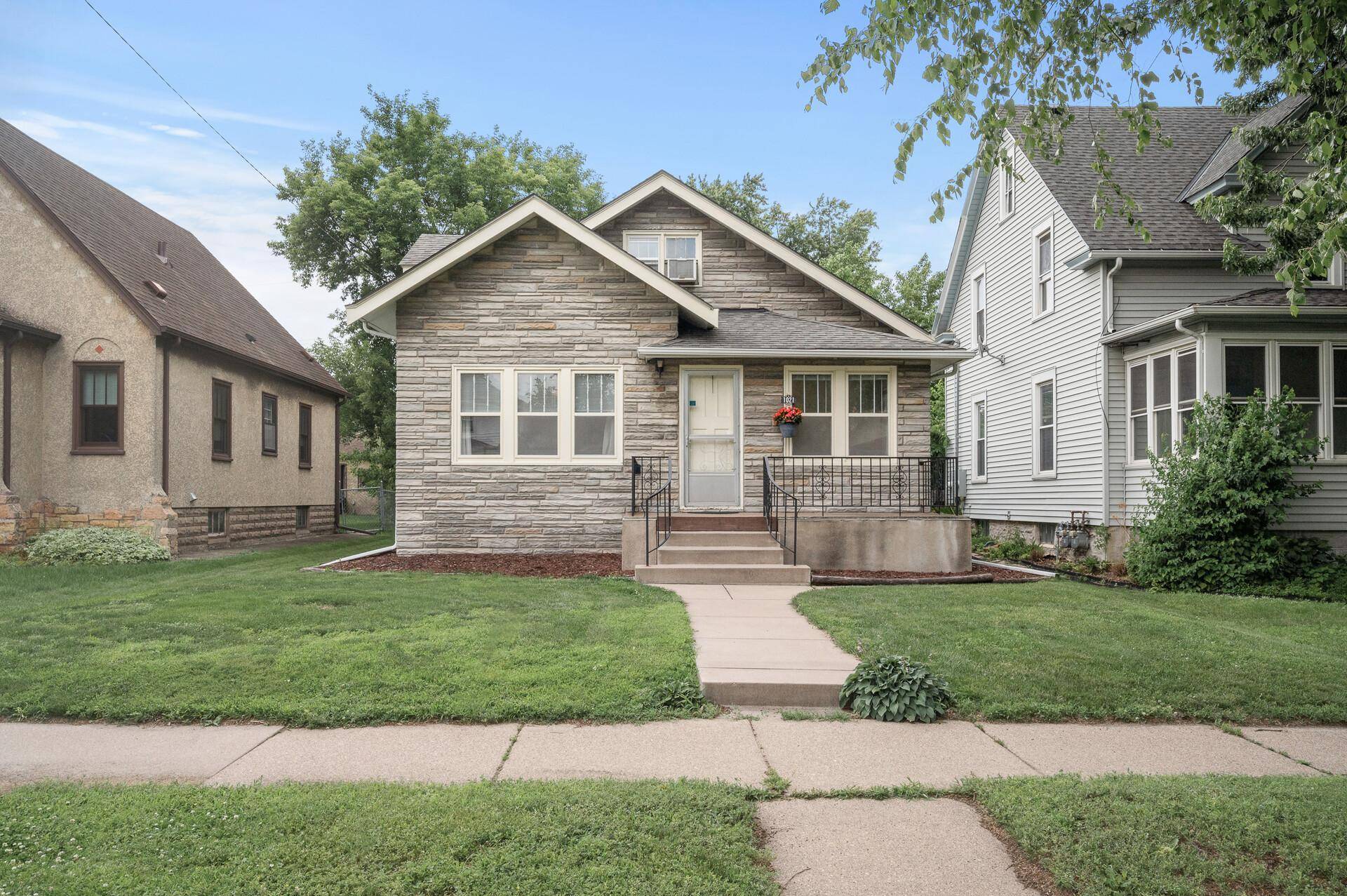 Minneapolis, MN 55414,1021 25th AVE SE