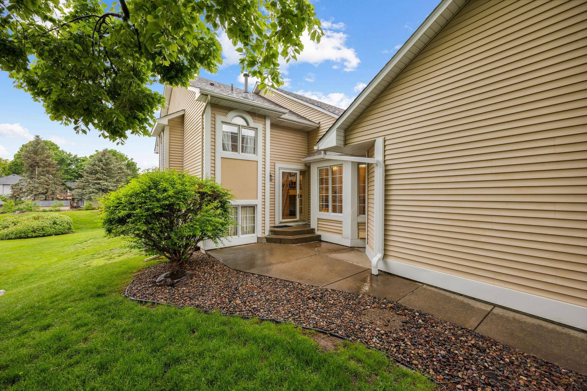 Woodbury, MN 55125,790 Winterberry DR