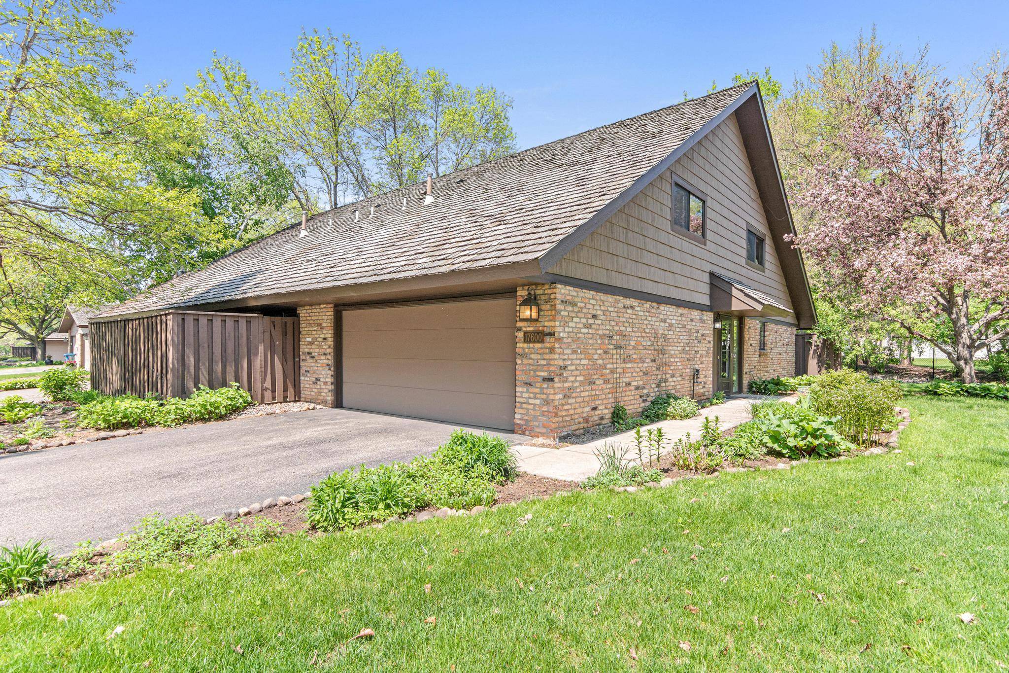 Minnetonka, MN 55391,17600 Breconwood RD