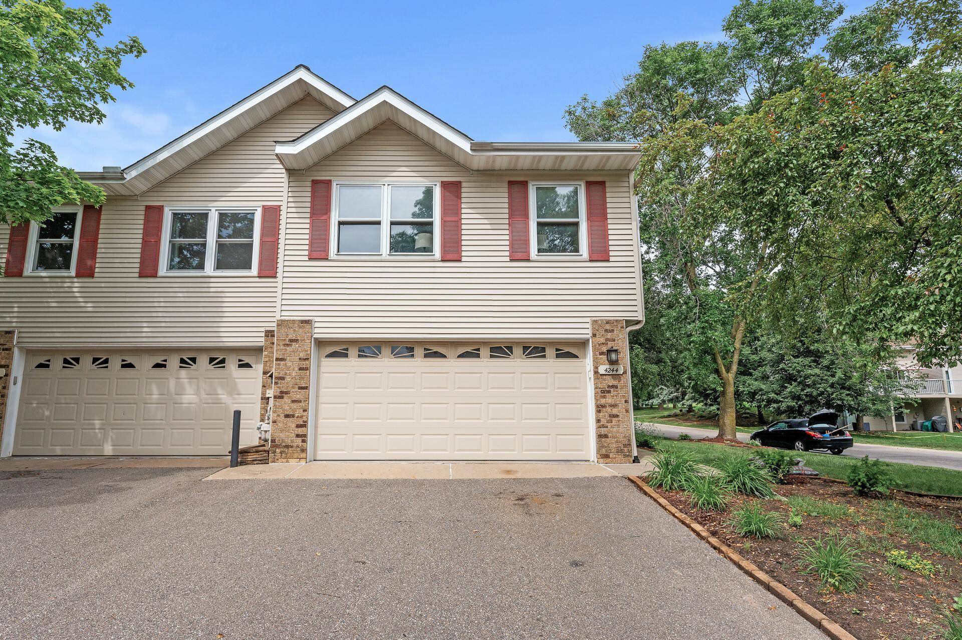 Eagan, MN 55122,4244 Boulder Ridge PT