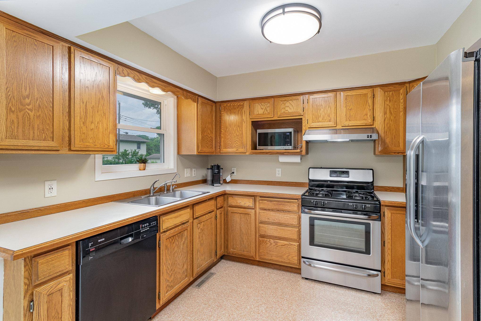 Champlin, MN 55316,7616 113 1/2 AVE N