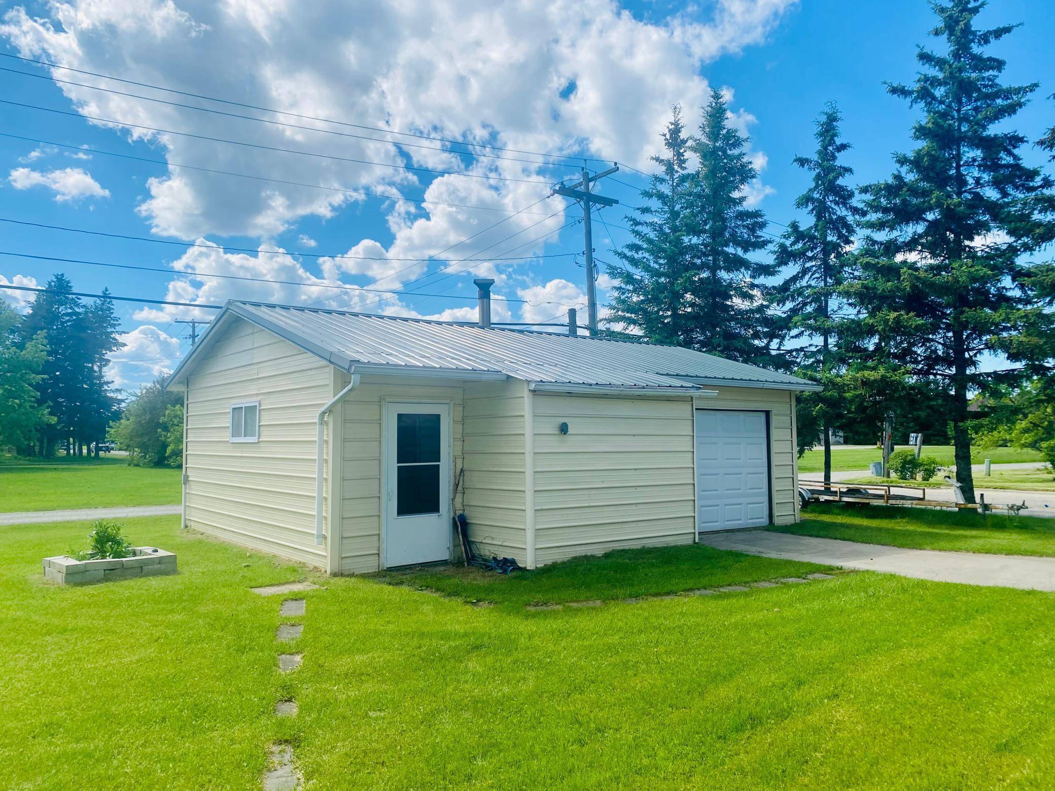 Baudette, MN 56623,401 1st AVE SW