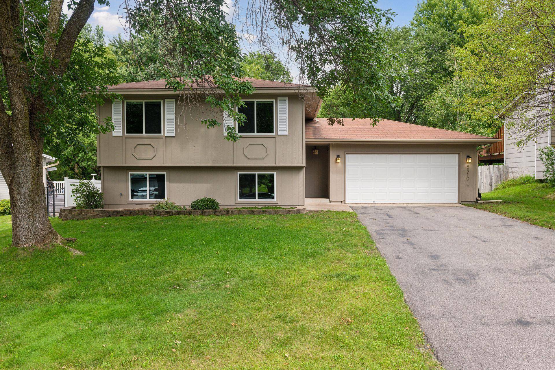 Eden Prairie, MN 55347,8510 Morgan LN