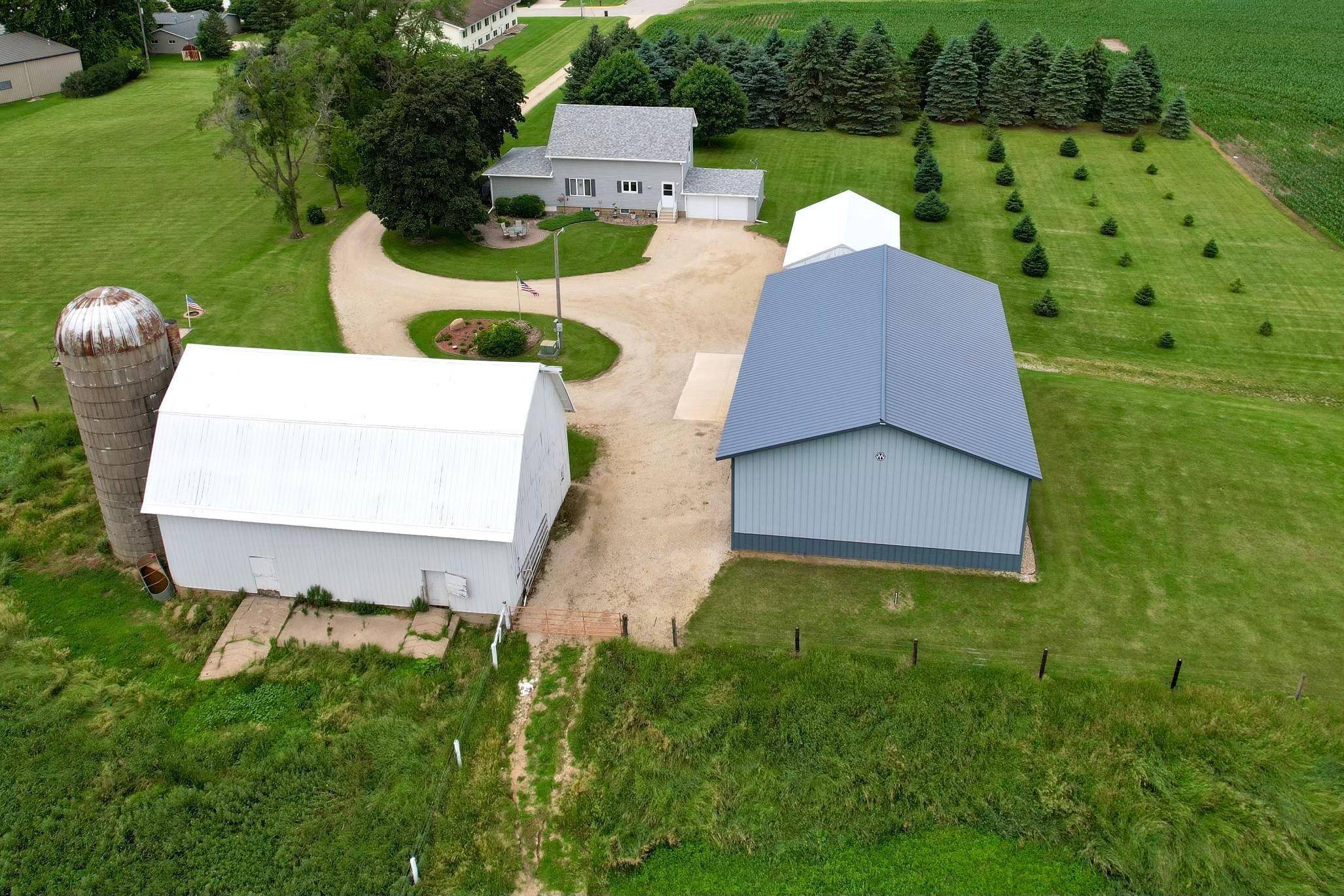 Adams, MN 55909,4 Bergen ST E