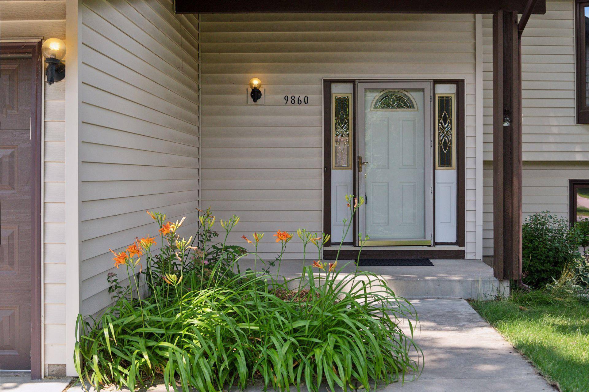 Eden Prairie, MN 55347,9860 Linden DR