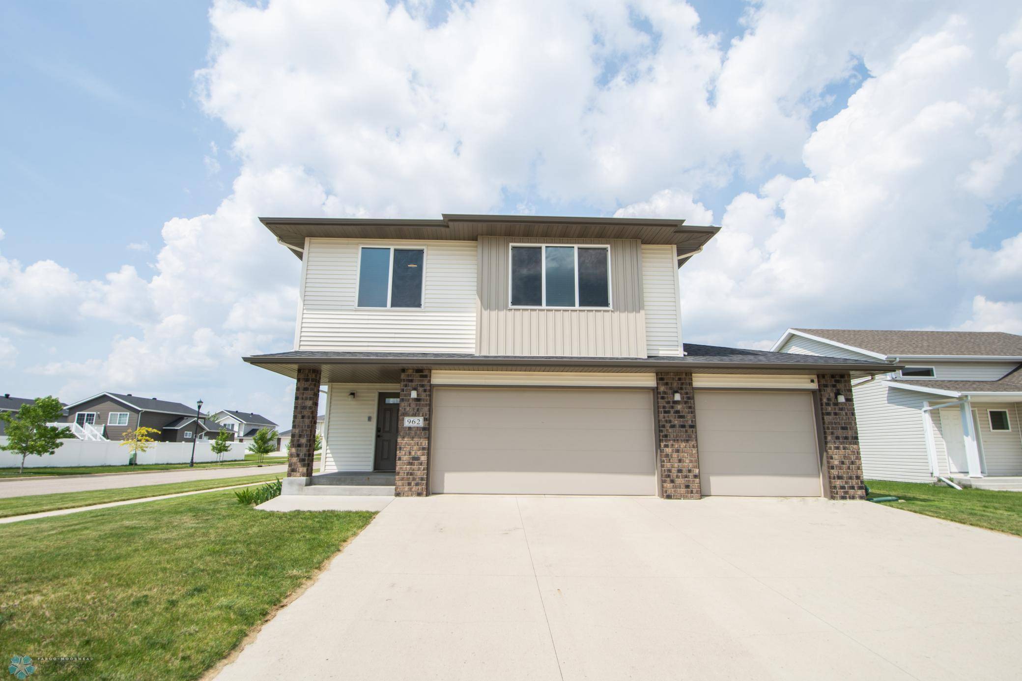 West Fargo, ND 58078,962 29th AVE W