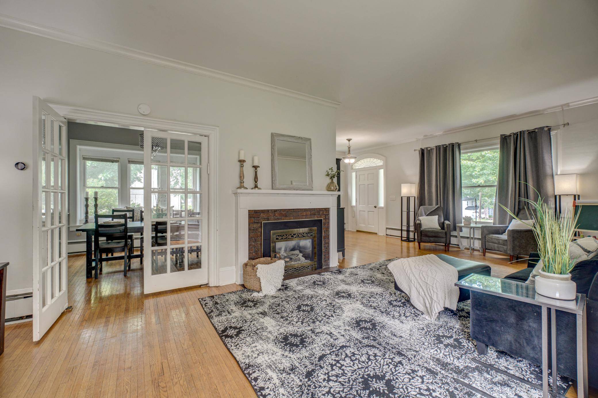 Hudson, WI 54016,827 4th ST