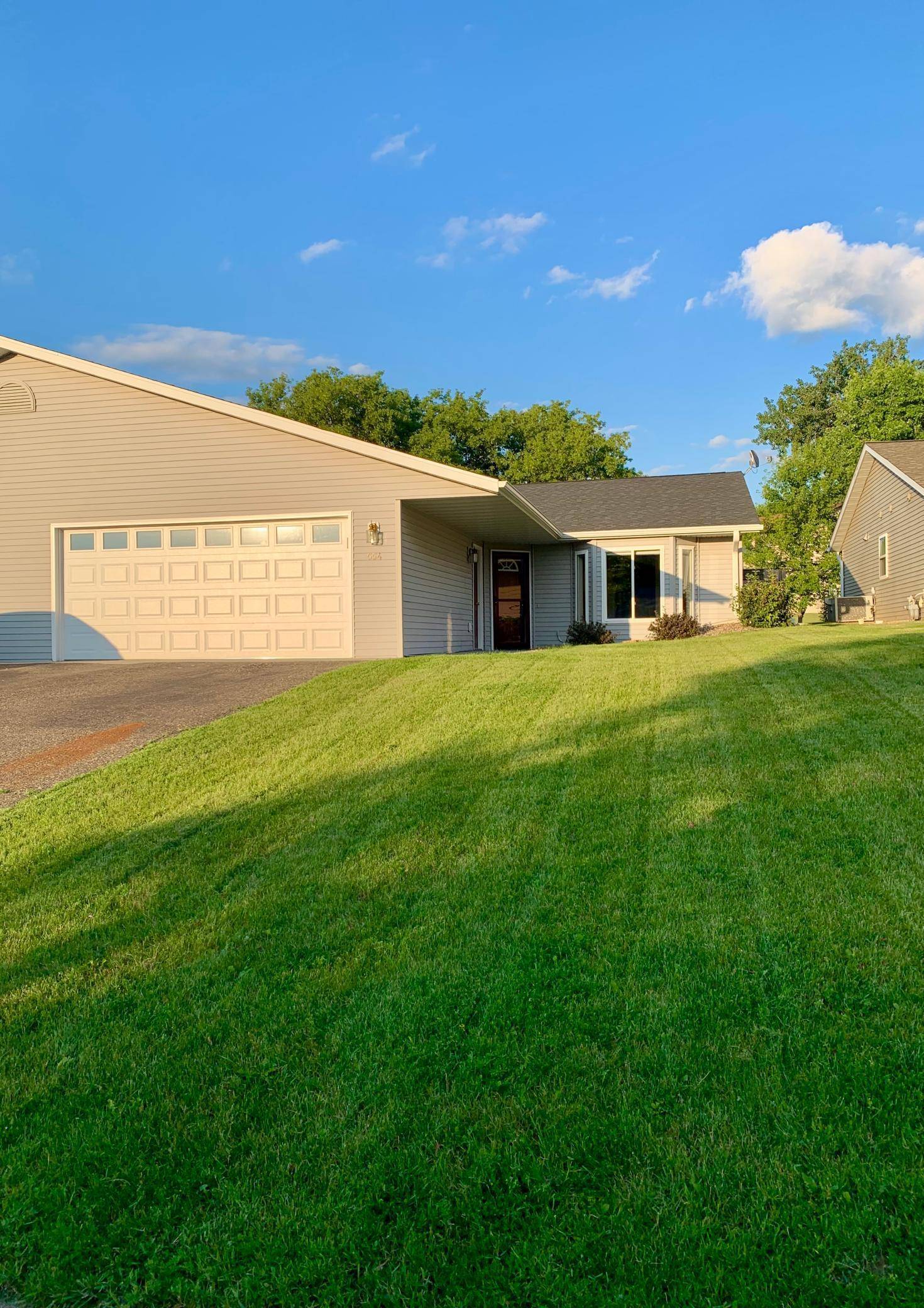 Hammond, WI 54015,554 Meadows DR