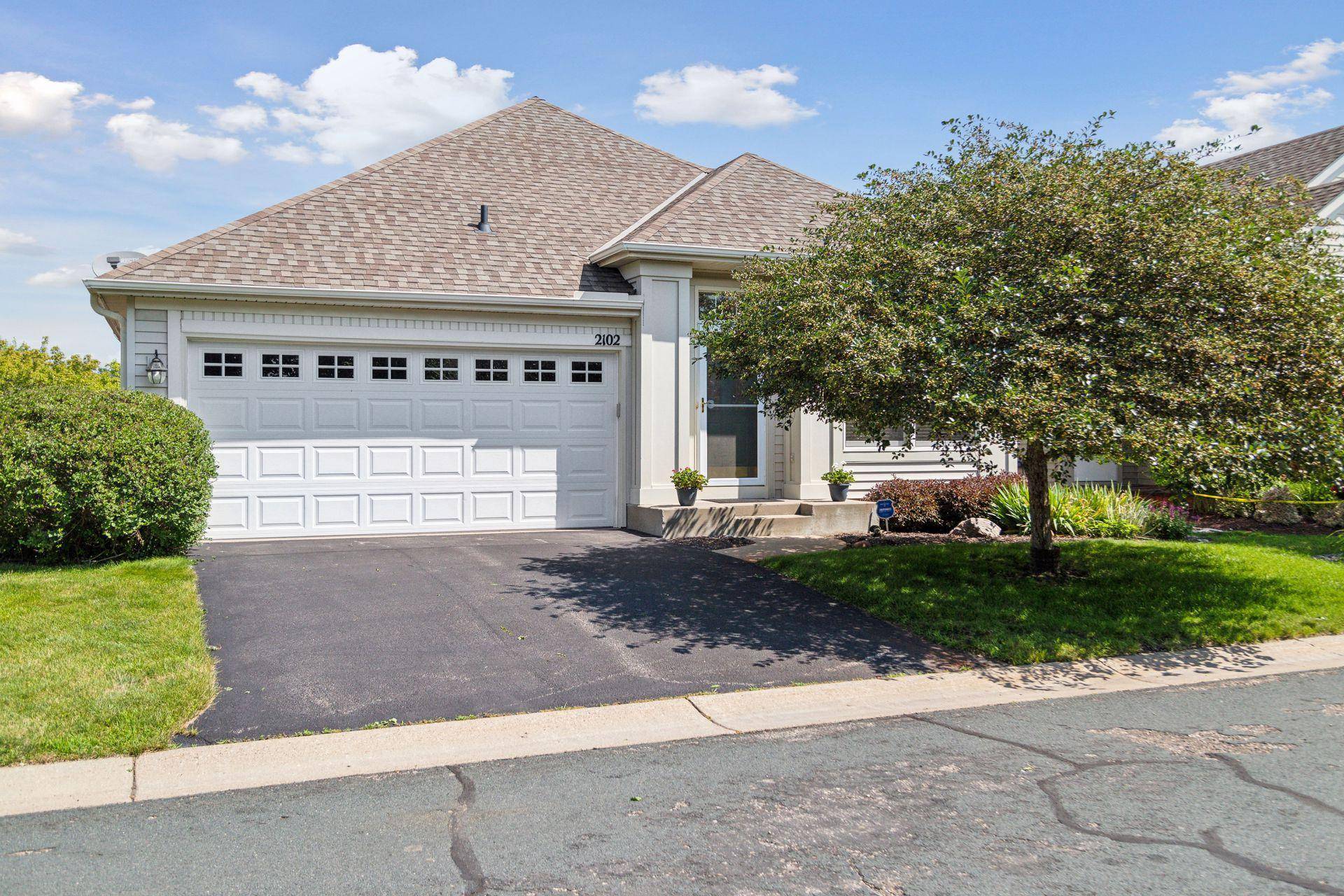 Chanhassen, MN 55317,2102 Clover CT