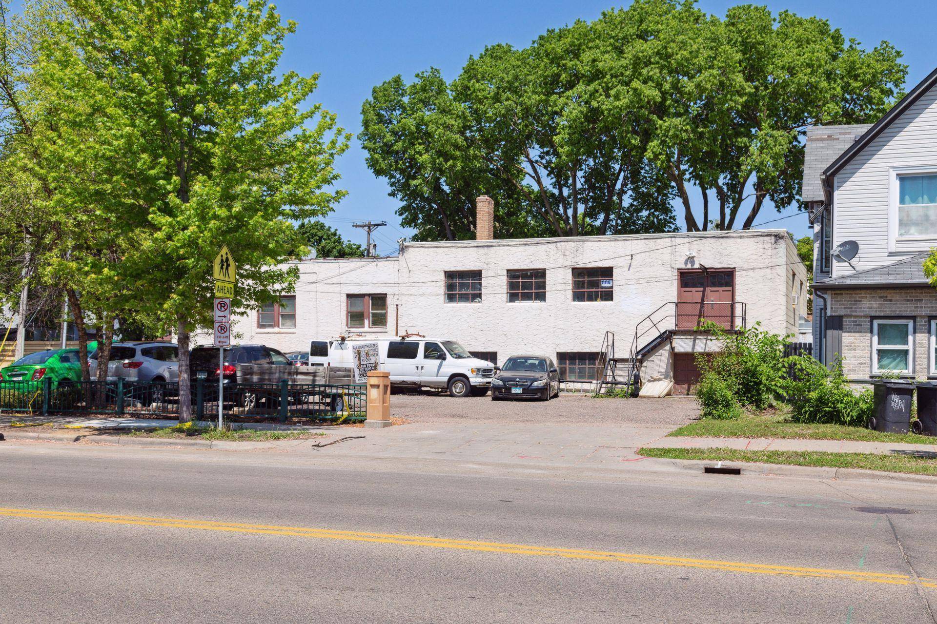 Minneapolis, MN 55406,3318 E Lake ST