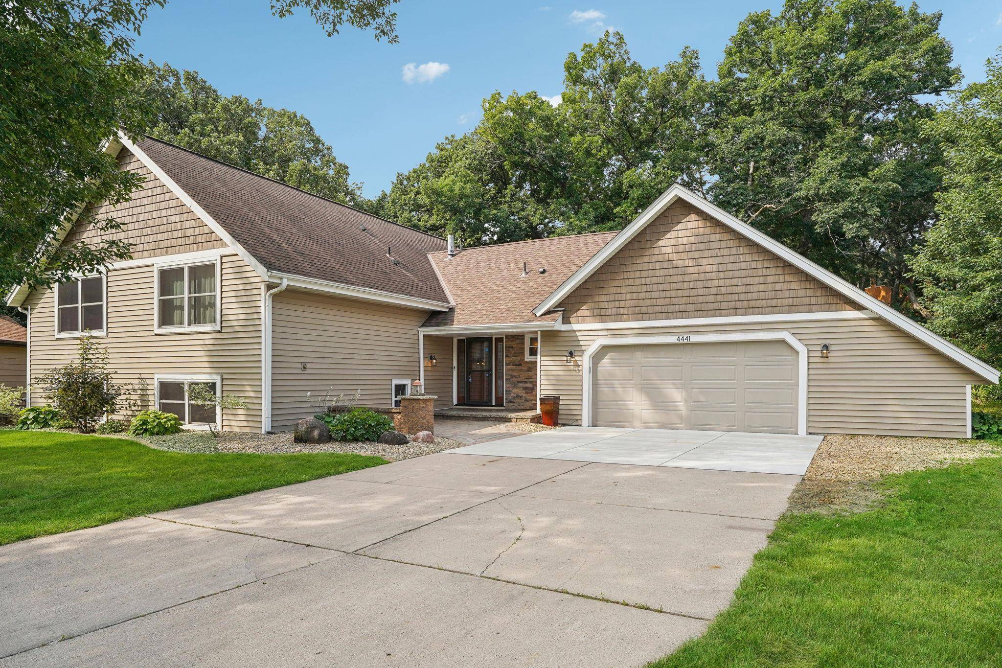 Eagan, MN 55123,4441 Vildmark CT