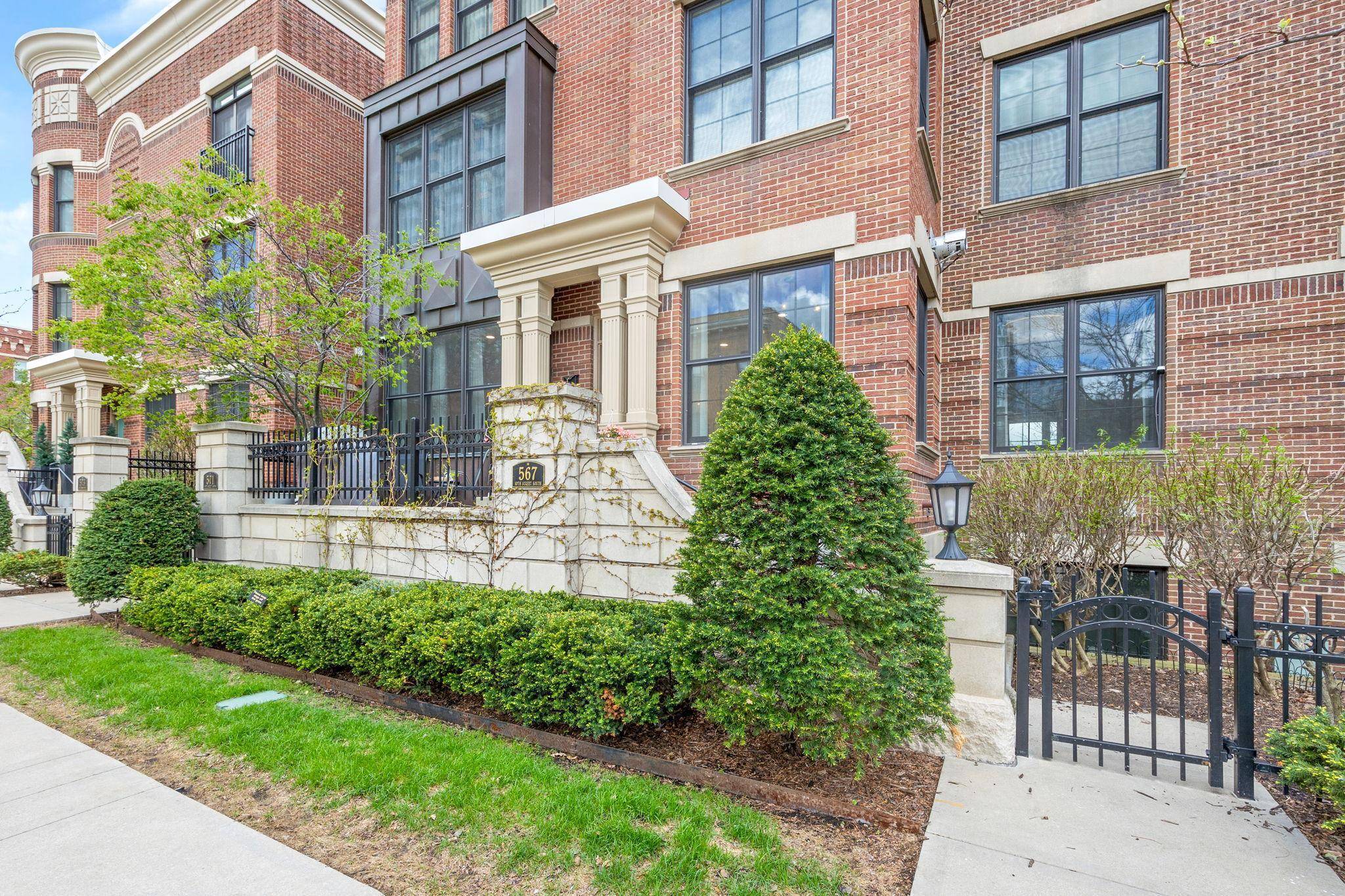 Minneapolis, MN 55404,567 S 10th ST