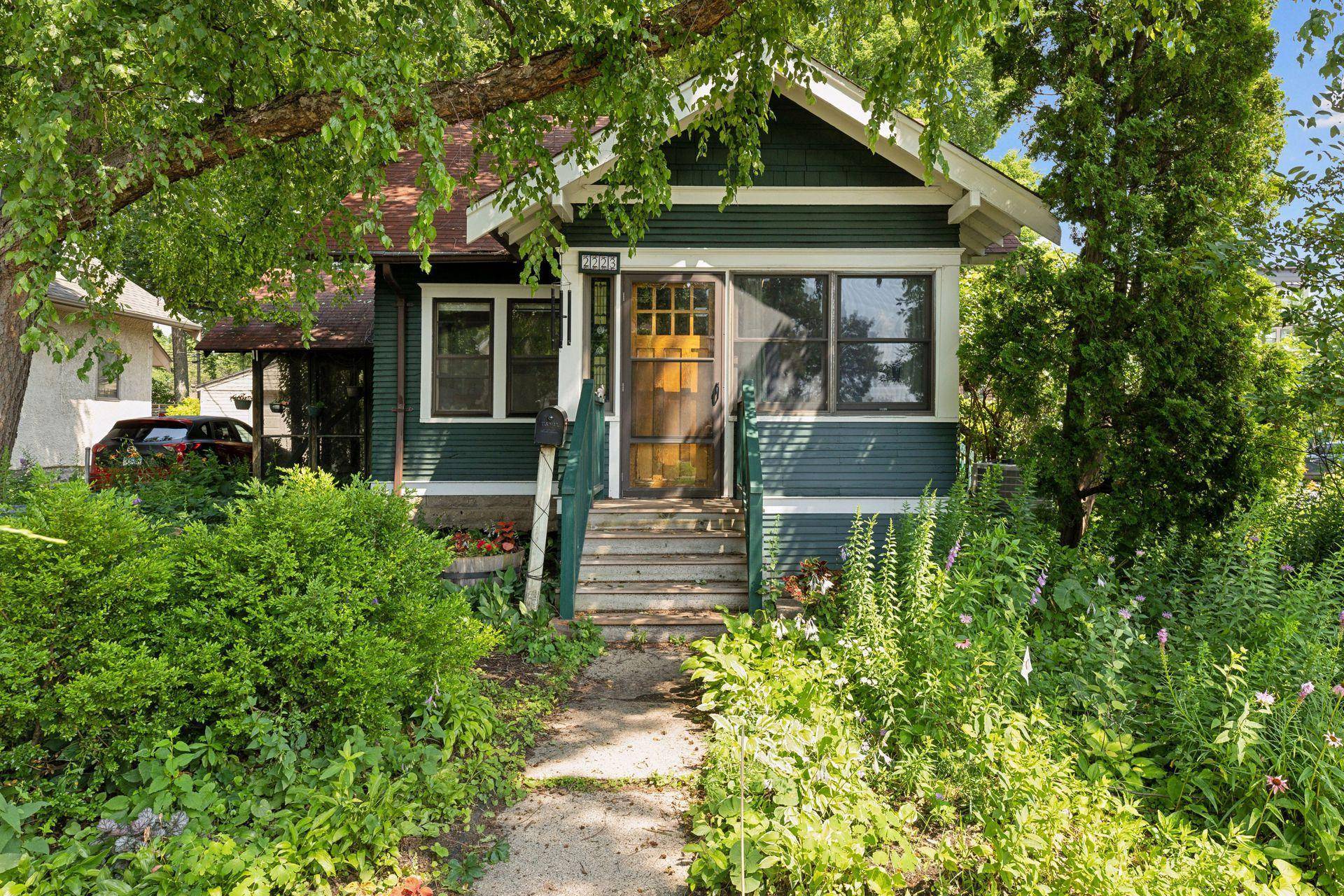 Minneapolis, MN 55414,2223 Sharon AVE SE