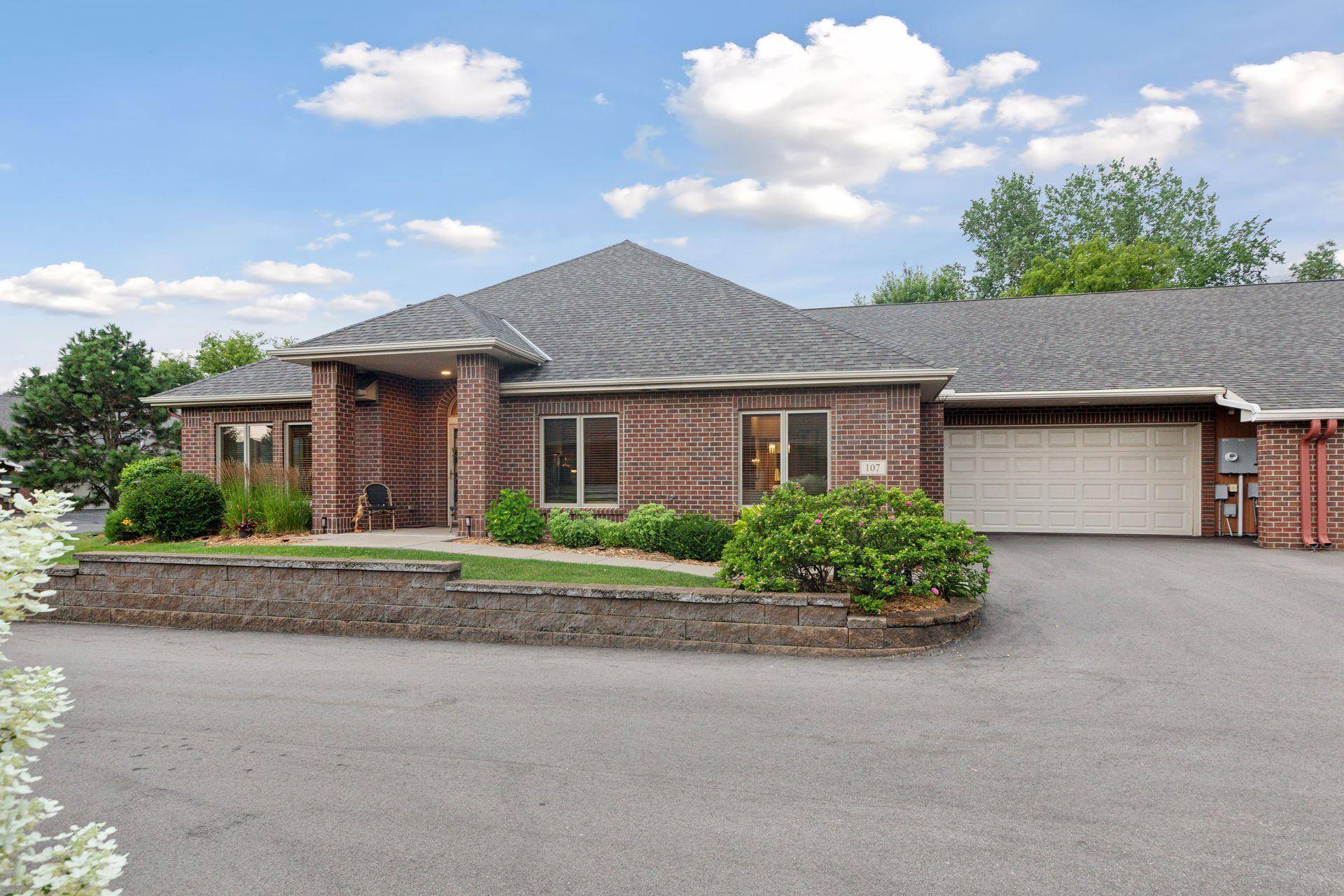 Hudson, WI 54016,107 Deerwood CT