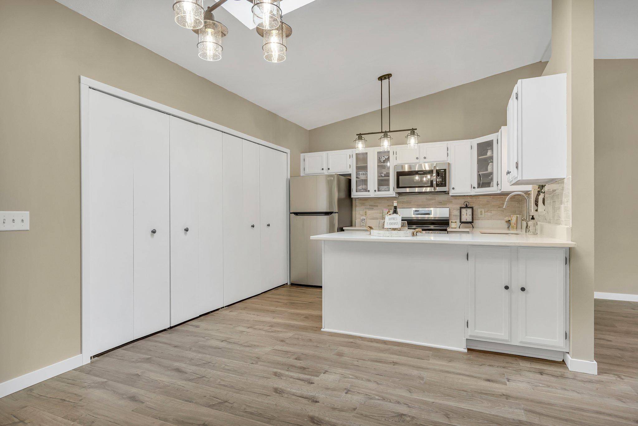 Vadnais Heights, MN 55127,1048 Pond View CT
