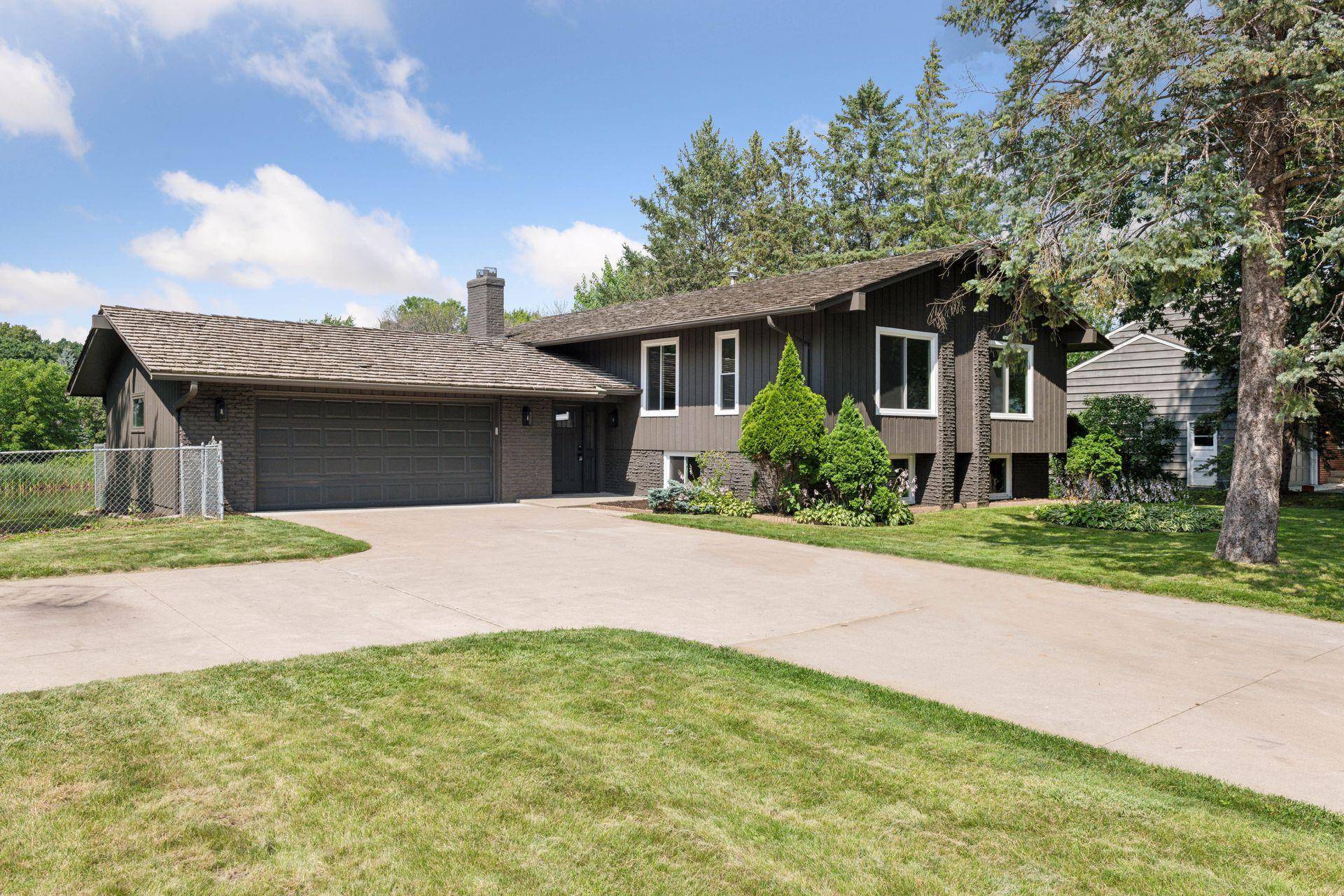 Edina, MN 55439,6764 Valley View RD