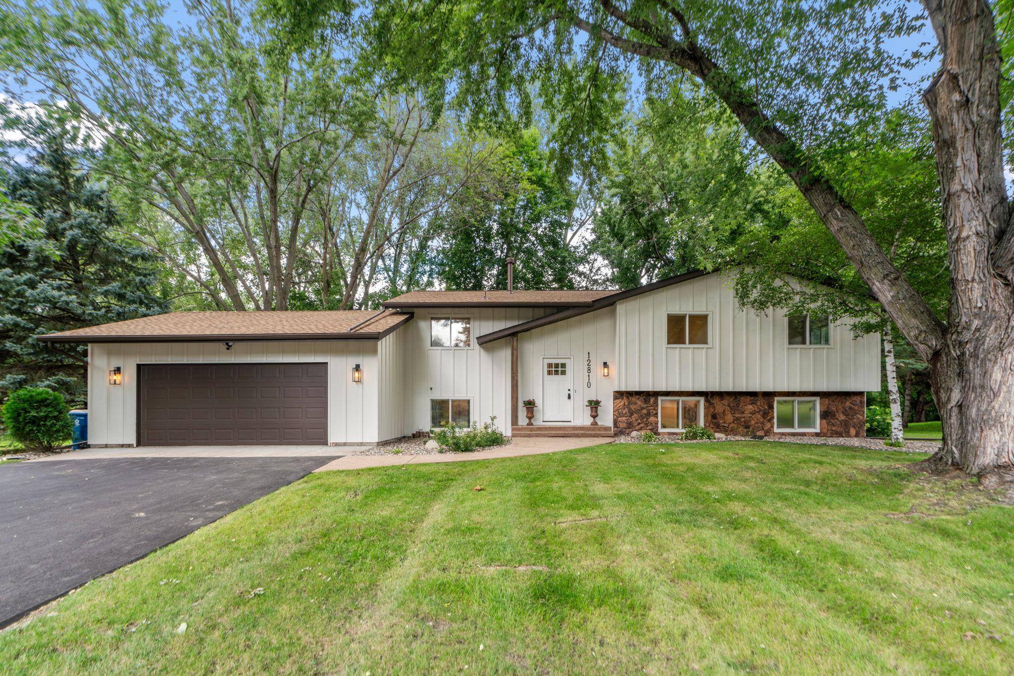 Minnetonka, MN 55305,12810 Woodbridge TRL