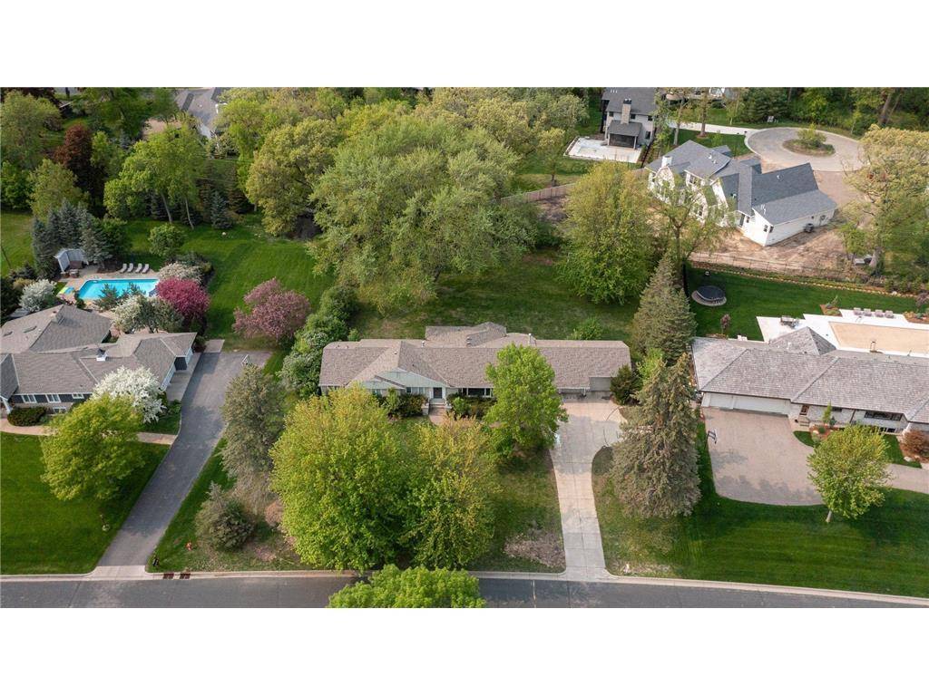 Edina, MN 55436,6212 Parkwood RD