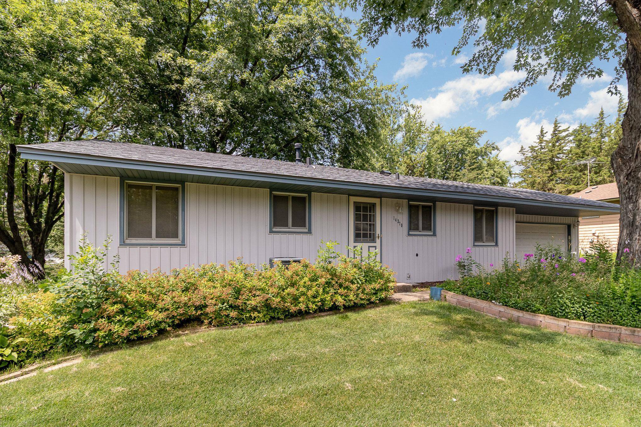 Apple Valley, MN 55124,14379 Garrett AVE