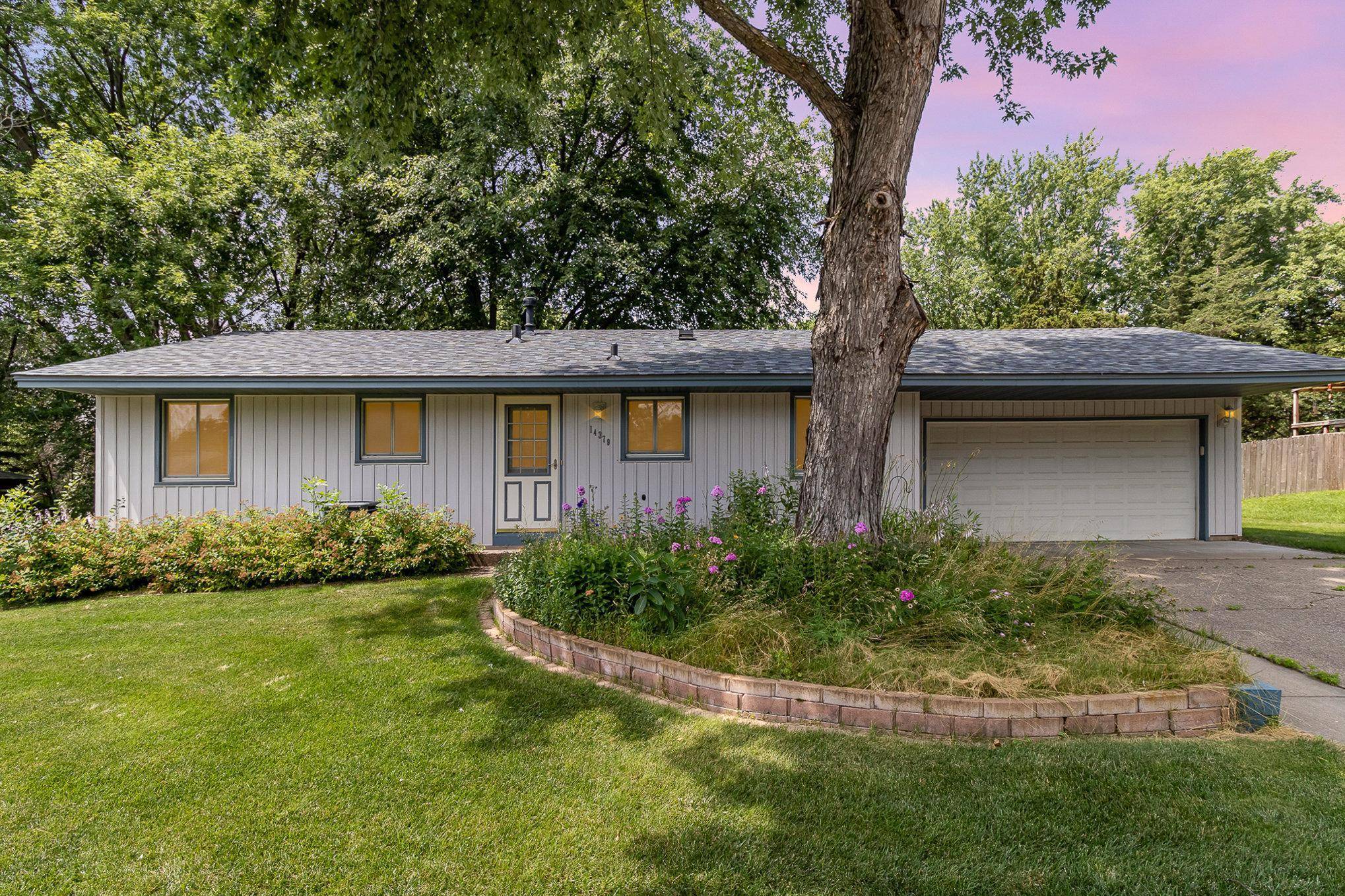 Apple Valley, MN 55124,14379 Garrett AVE